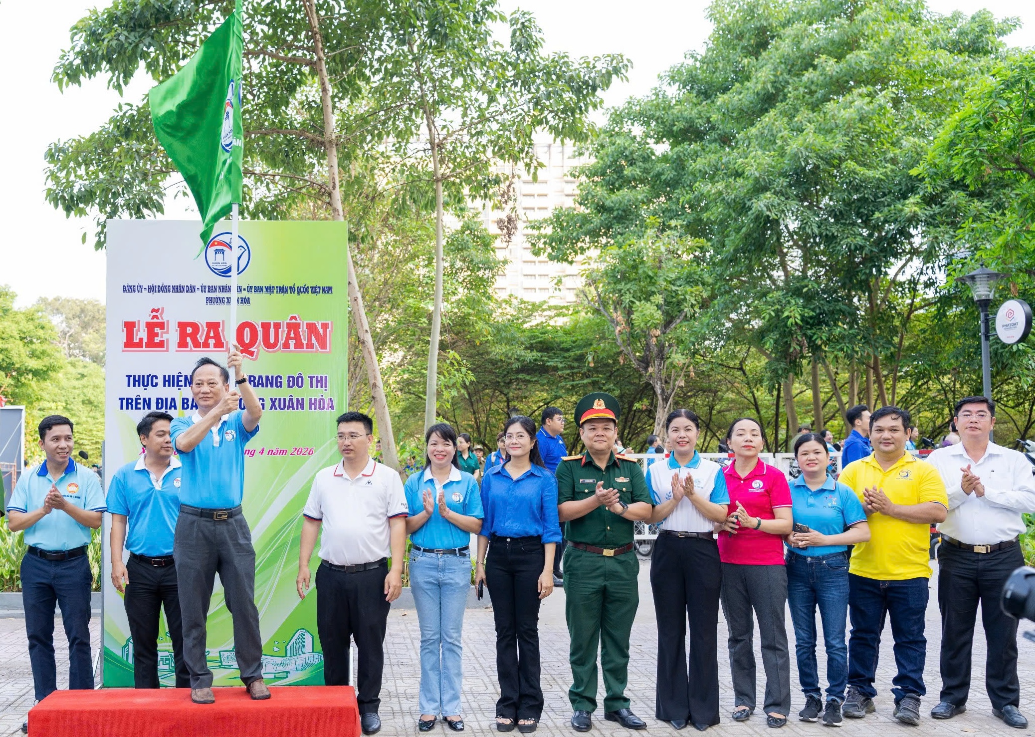 Phường Xu&acirc;n h&ograve;a dẹp lấn chiếm v&agrave; gắn bảng số nh&agrave; mới n&acirc;ng cao chất lượng sống - Ảnh 1.