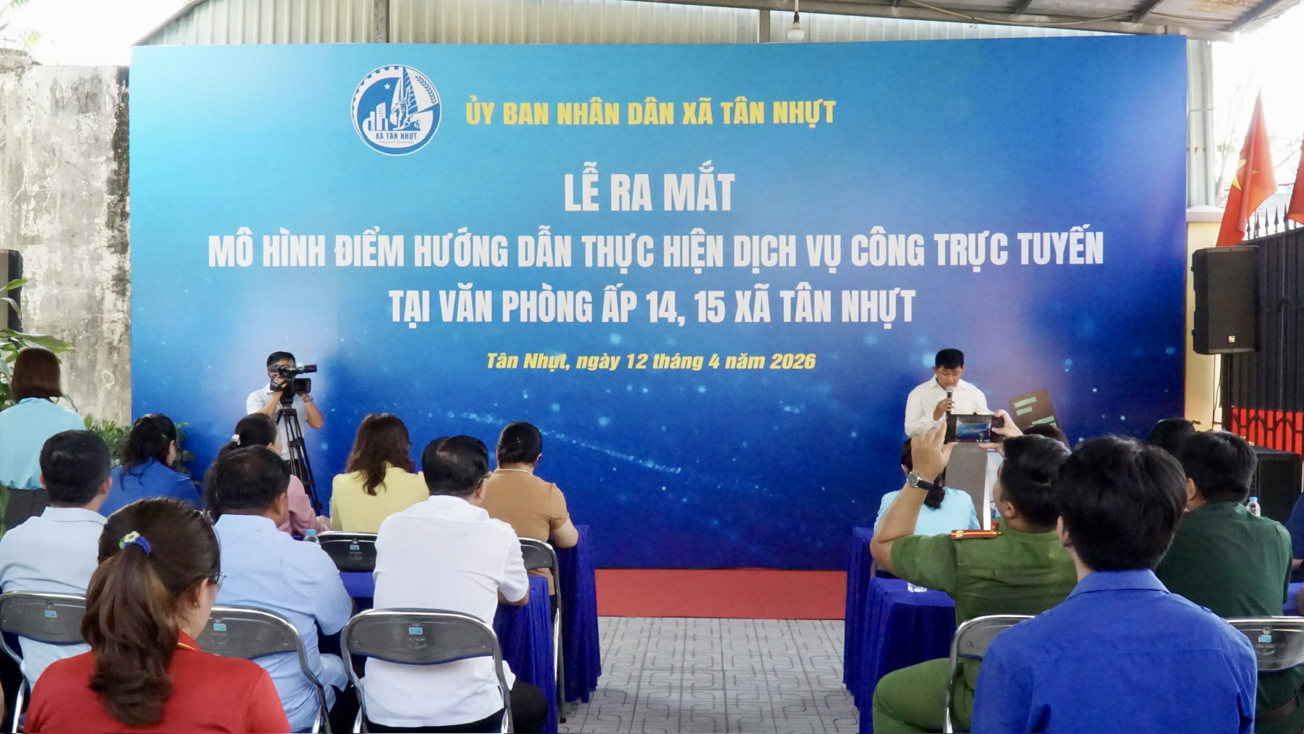 x&atilde; T&acirc;n Nhựt, TPHCM: Đưa dịch vụ c&ocirc;ng về tận ấp, người d&acirc;n tự tin l&agrave;m hồ sơ trực tuyến - Ảnh 1.
