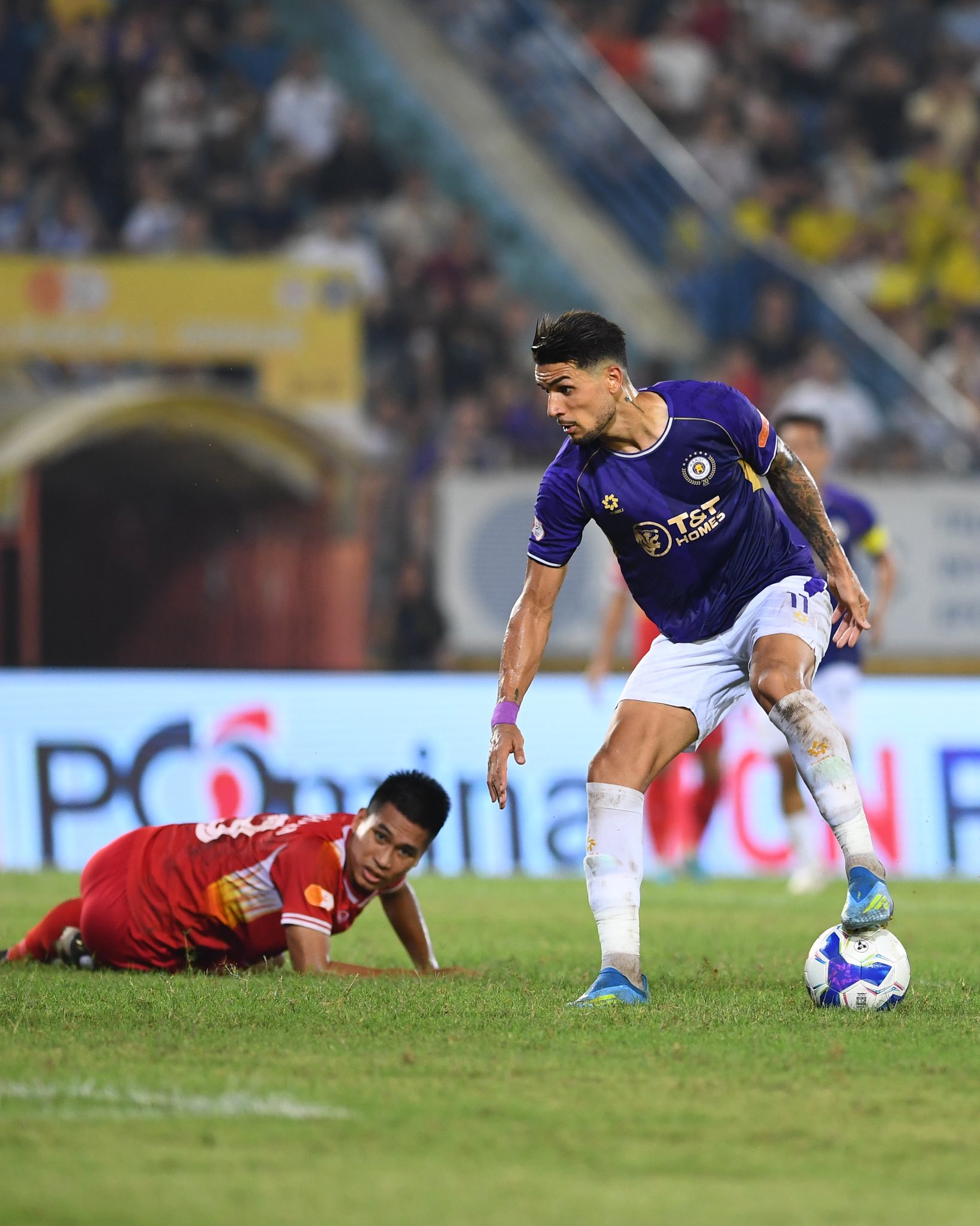 Hoàng Hên sắm vai "người hùng" trong trận thắng đậm của Hà Nội FC - Ảnh 1.