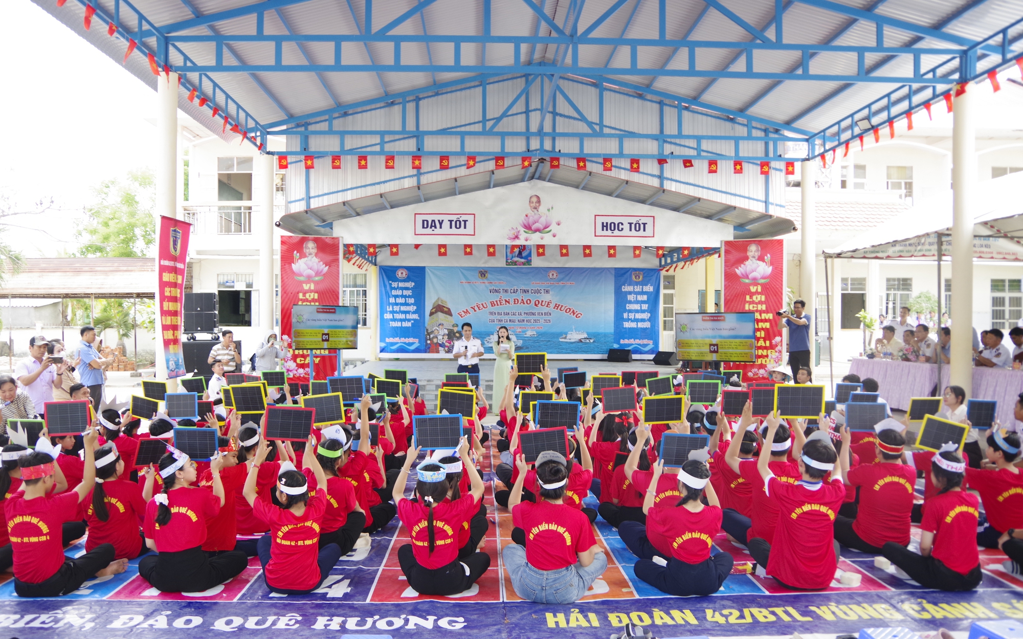 Vun đắp tình yêu biển đảo quê hương 