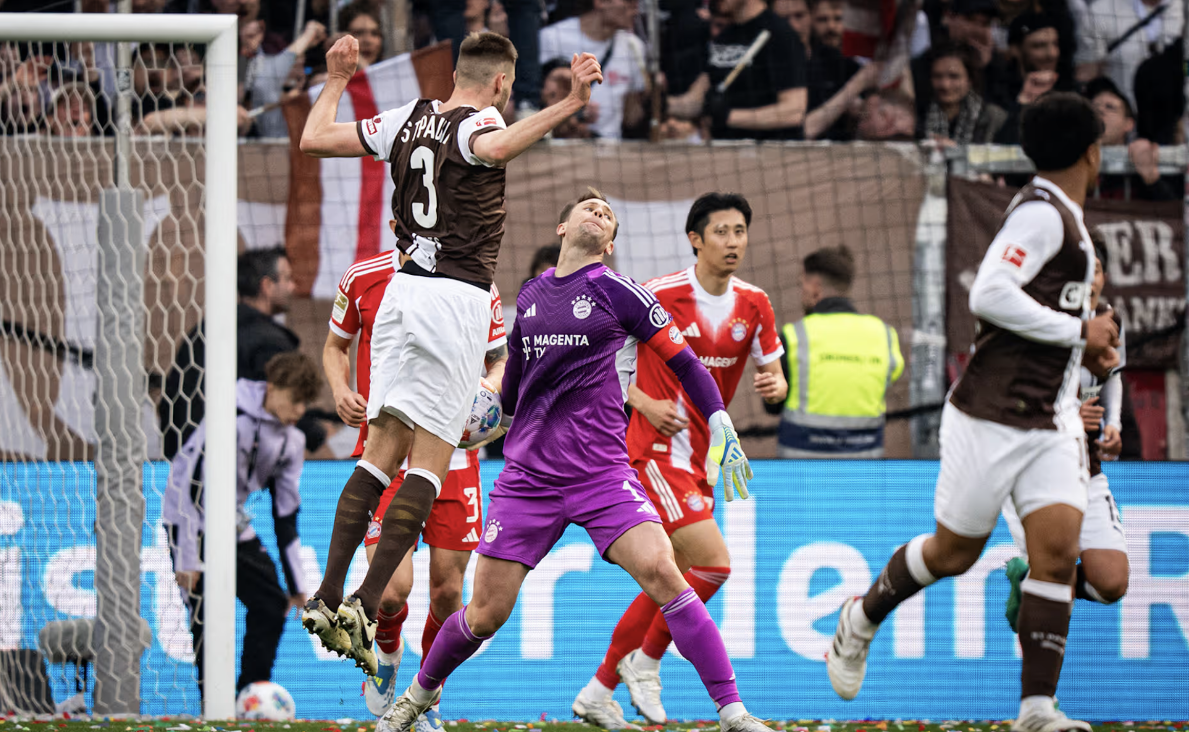 Bayern Munich dội mưa bàn thắng trước St.Pauli, xô đổ kỷ lục 54 năm Bundesliga - Ảnh 1.