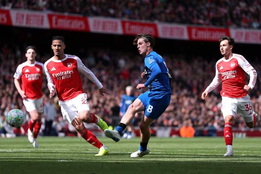 “Kịch bản điên rồ” chờ Man City và Arsenal ở Ngoại hạng Anh - Ảnh 2.