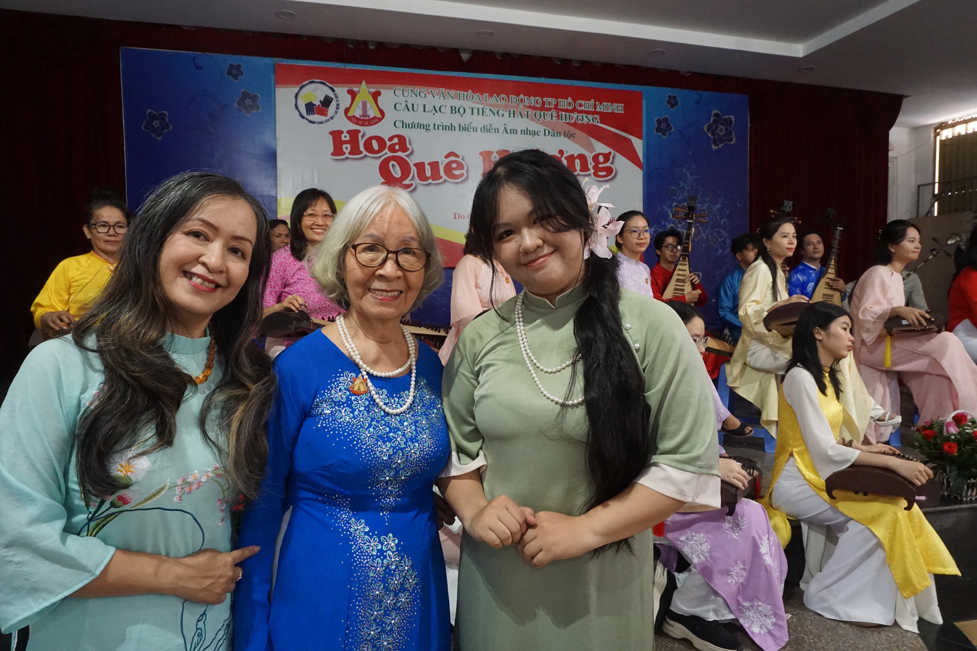Ba thế hệ giữ sáng "Hoa quê hương" từ mái nhà "CLB Tiếng hát quê hương" - Ảnh 1.