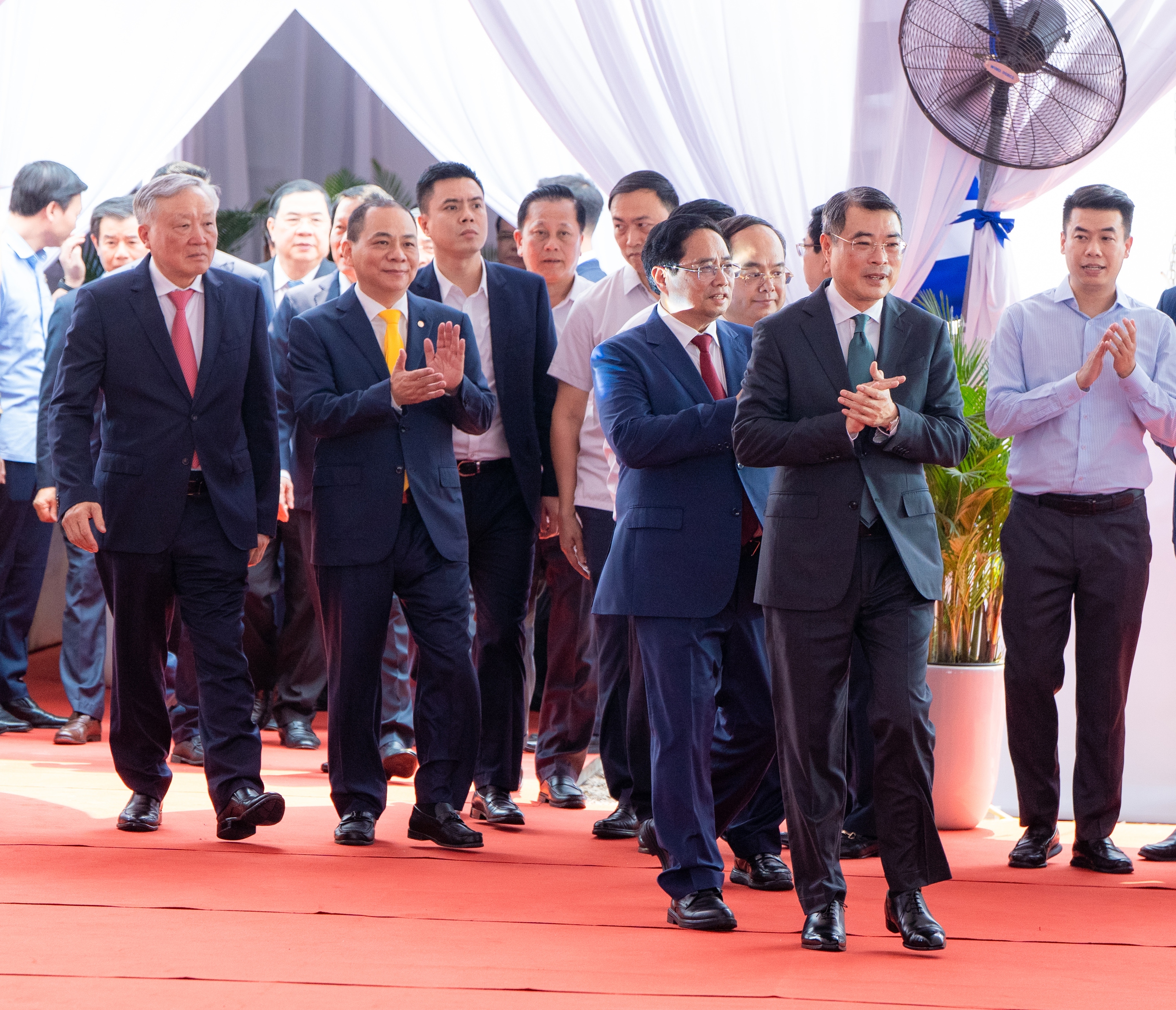 Vingroup khởi công tuyến đường sắt tốc độ cao Hà Nội - Quảng Ninh trị giá hơn 5,6 tỉ USD - Ảnh 1.