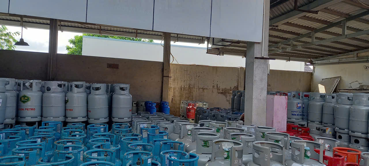 Tại sao gi&aacute; gas vẫn cao trong khi gi&aacute; xăng dầu giảm mạnh 2026 - Ảnh 1.
