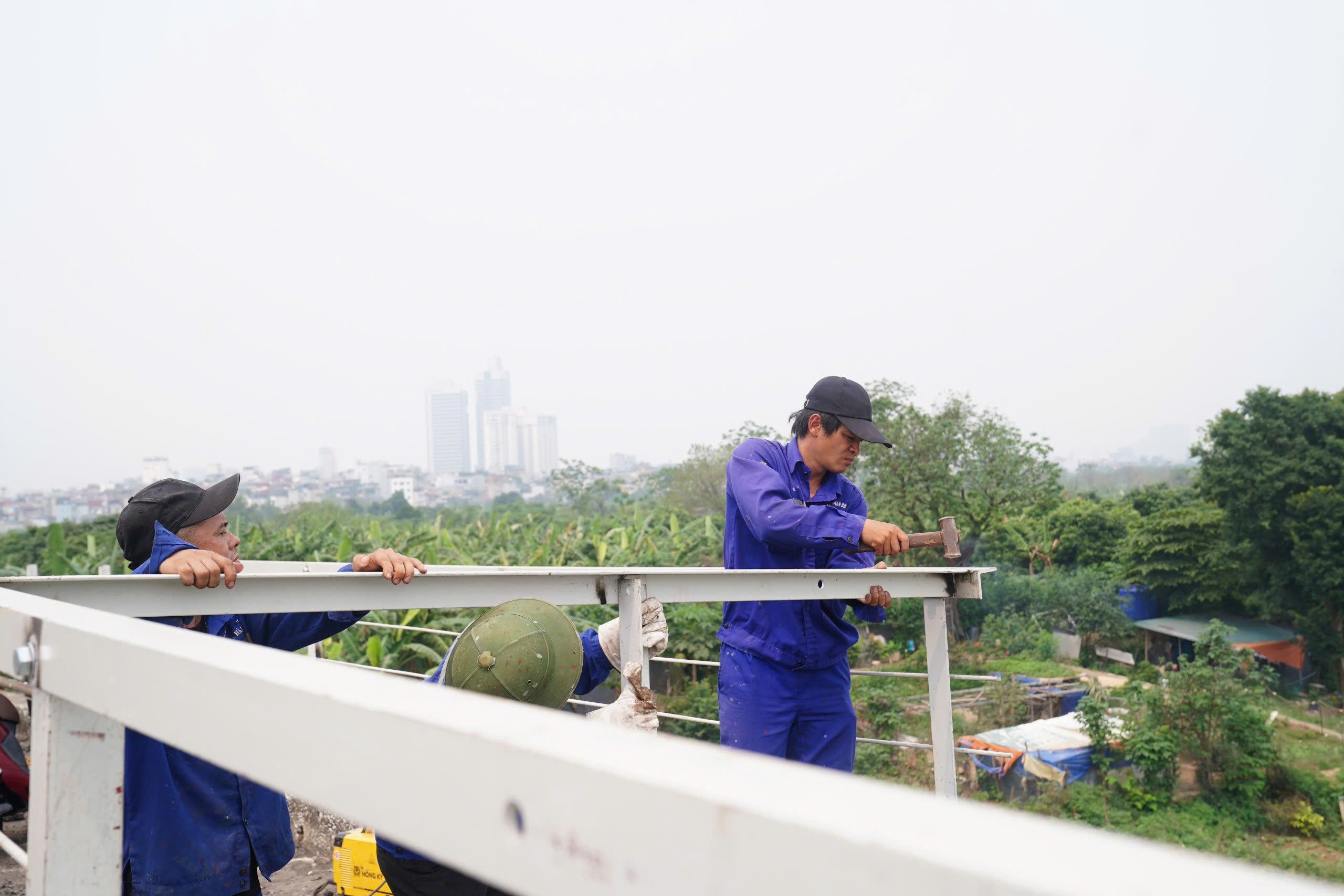 Cận cảnh sửa chữa cầu Long Biên - Ảnh 10.