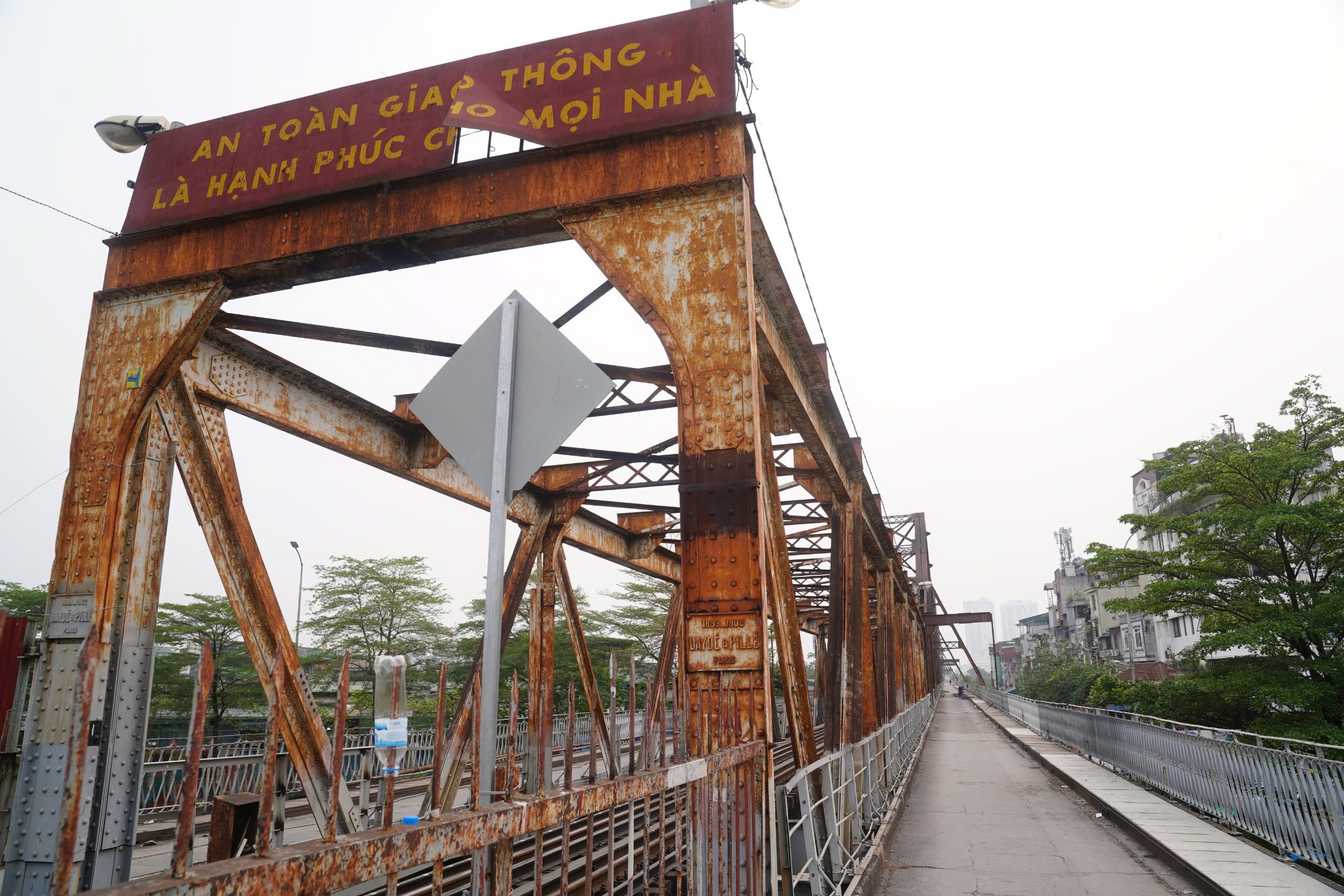 Cận cảnh sửa chữa cầu Long Biên - Ảnh 9.