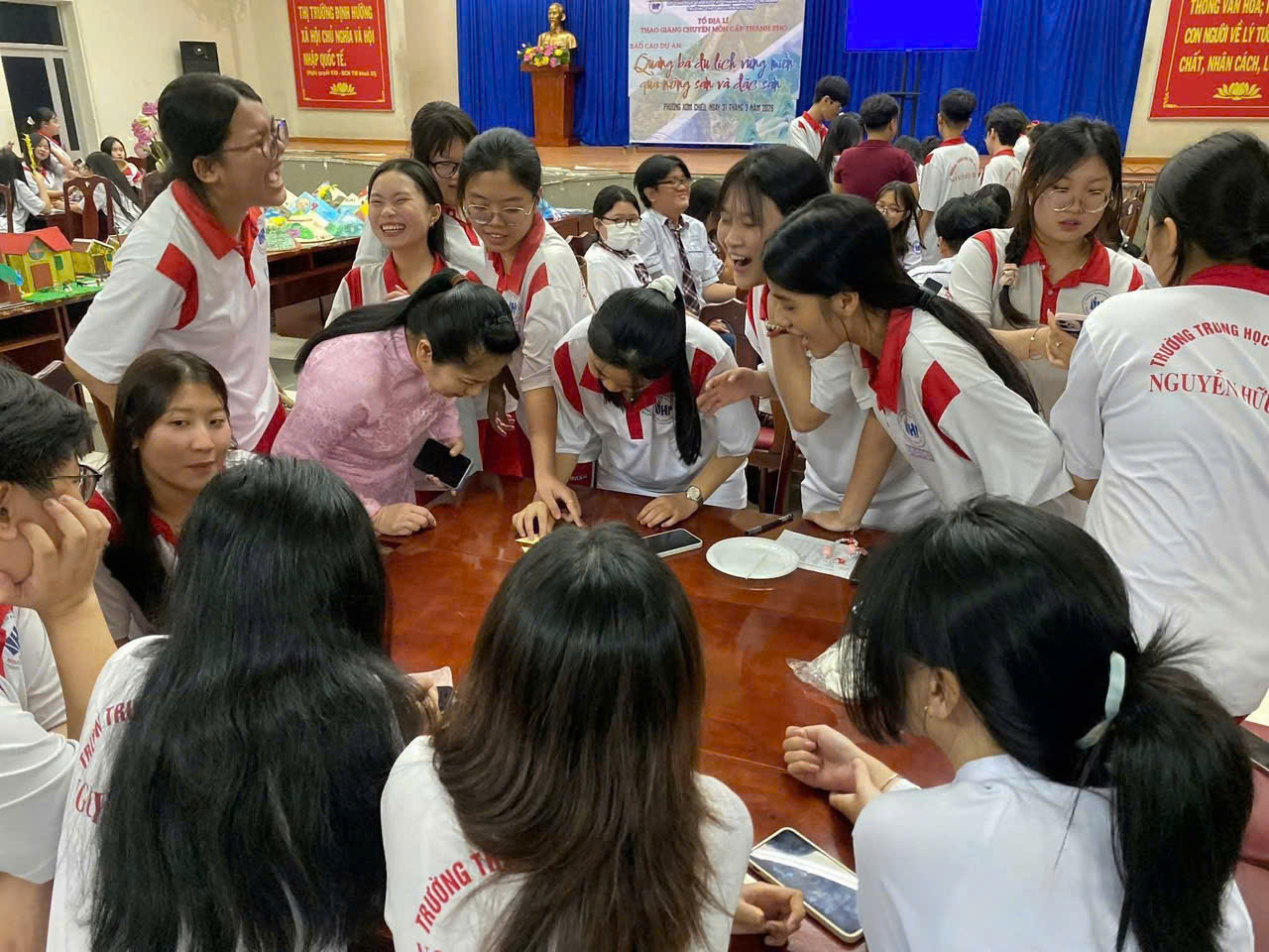 "Nắng như trải lửa khắp sân trường": Những lá thư xúc động từ thầy, cô hiệu trưởng - Ảnh 2.
