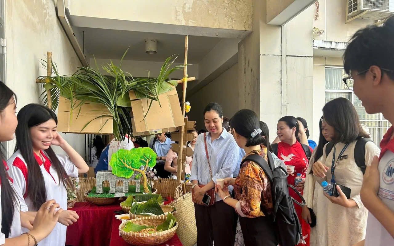 Những lá thư xúc động từ thầy, cô hiệu trưởng ở TPHCM