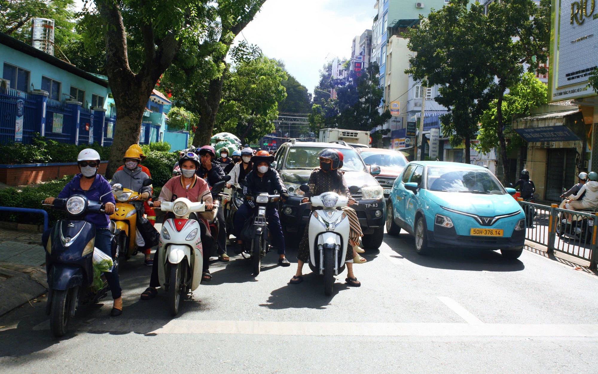 Dự báo thời tiết hôm nay, 13-4: TPHCM và Nam Bộ duy trì nắng nóng
