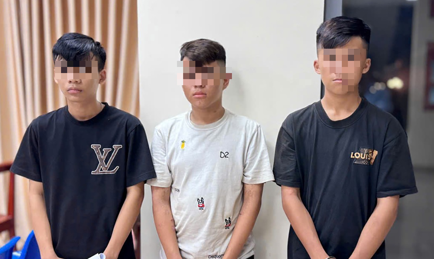 Bắt khẩn cấp 3 thiếu niên gây ra 3 vụ cướp táo tợn - Ảnh 1.