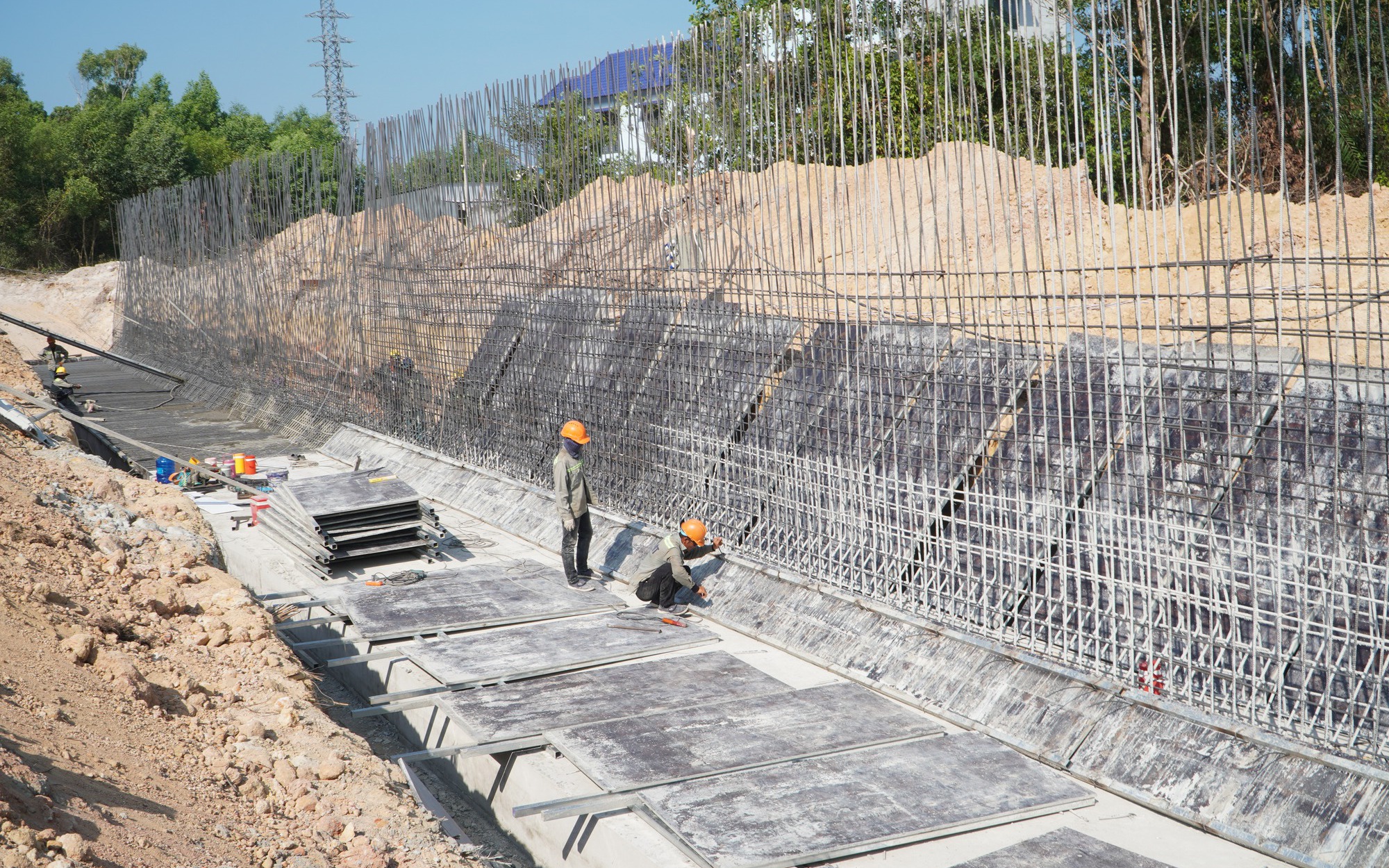 Dự án cấp điện cho APEC 2027 ở Phú Quốc có nguy cơ chậm tiến độ vì thiếu mặt bằng