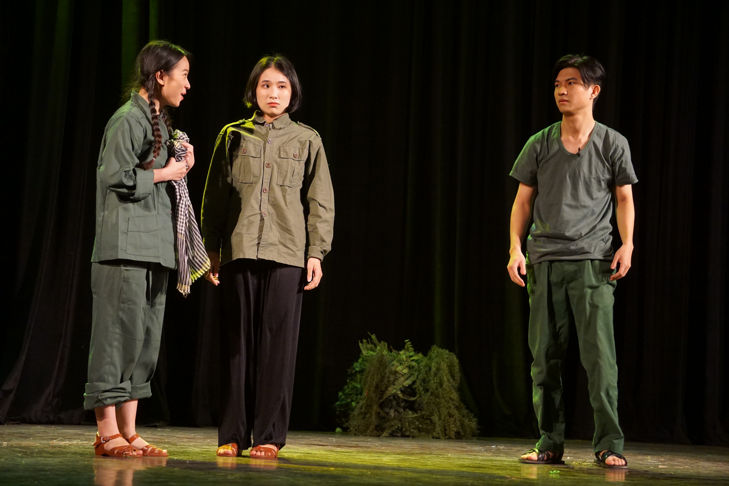 Đạo diễn Việt Linh t&aacute;i diễn vở "Nếu anh c&ograve;n được sống", c&oacute; phụ đề Anh ngữ - Ảnh 2.