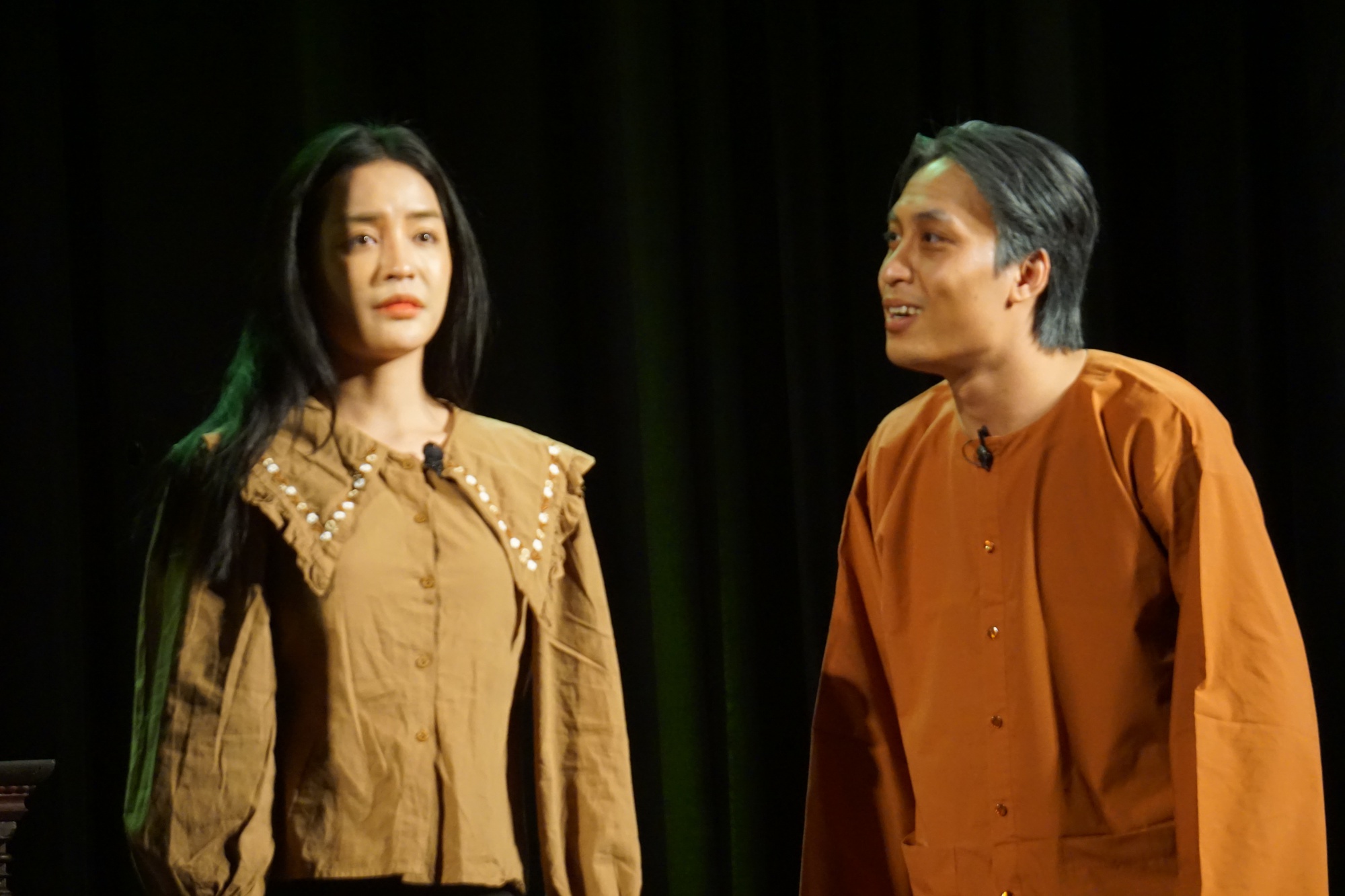 Đạo diễn Việt Linh t&aacute;i diễn vở "Nếu anh c&ograve;n được sống", c&oacute; phụ đề Anh ngữ - Ảnh 1.