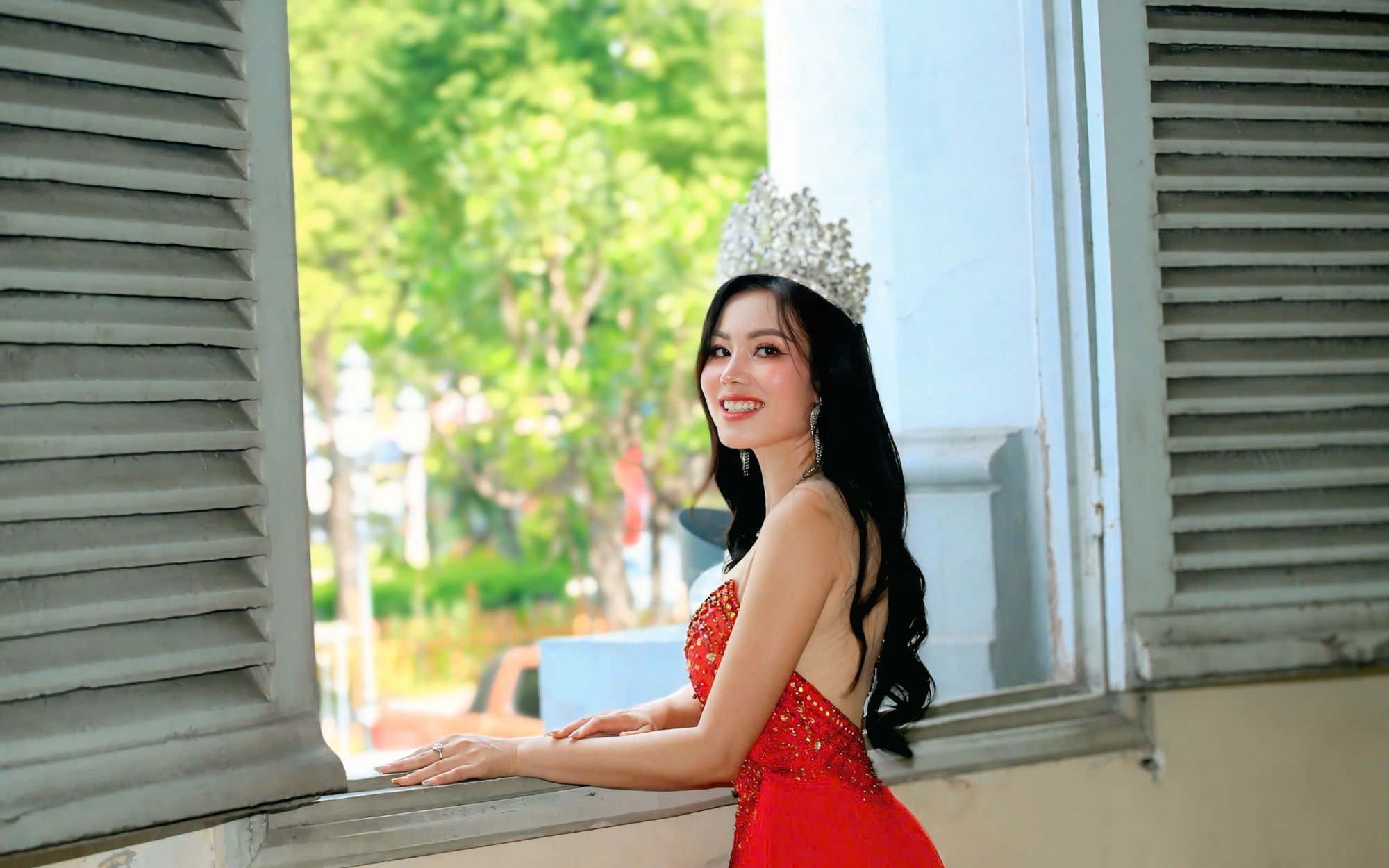 Hoa hậu Dạ Minh Châu lan tỏa yêu thương qua chương trình mổ mắt cho người nghèo