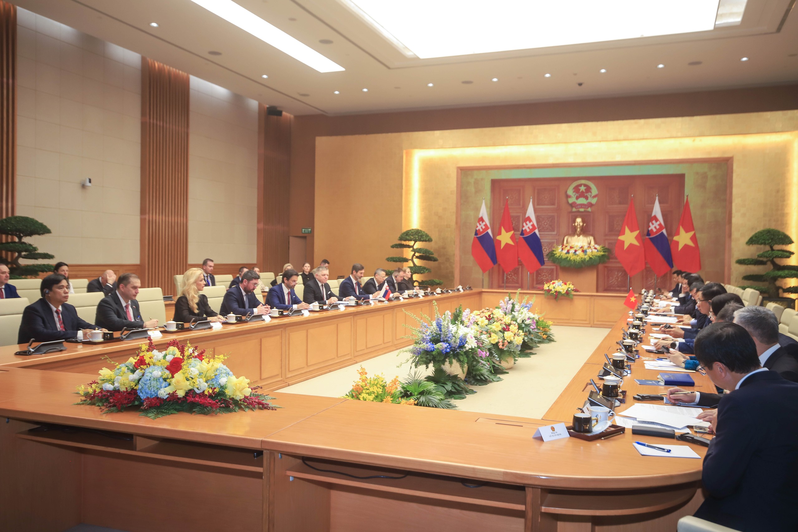 Thủ tướng Lê Minh Hưng chủ trì Lễ đón Thủ tướng Slovakia thăm Việt Nam - Ảnh 10.