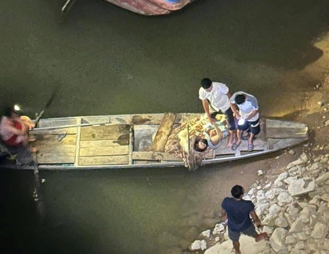 Người đàn ông cứu sống người mẹ ôm con nhảy cầu tự tử: Bị thương vẫn cố gắng cứu người - Ảnh 2.