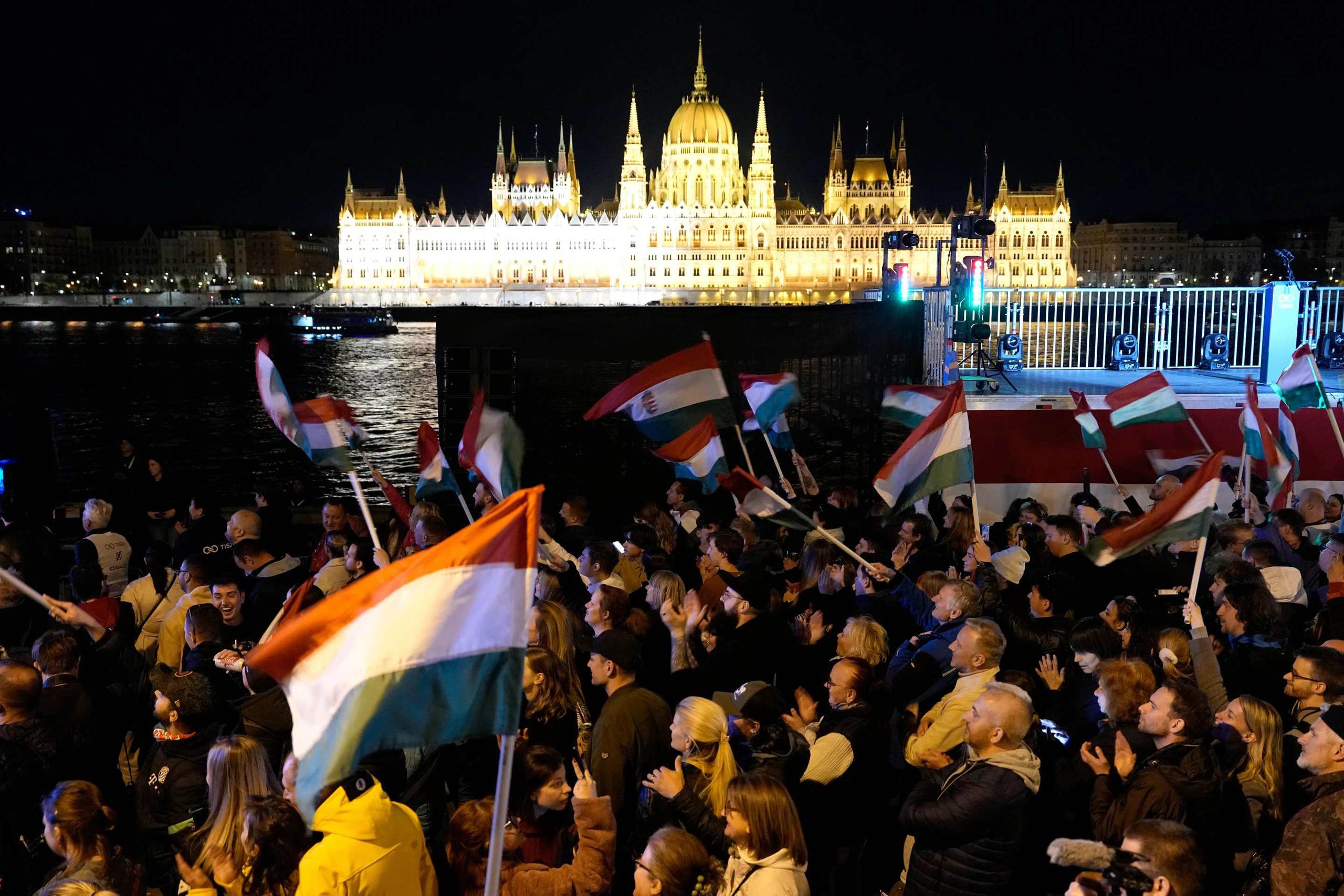 Thủ tướng Hungary thất cử dù được Phó Tổng thống Mỹ “tiếp sức” - Ảnh 4.