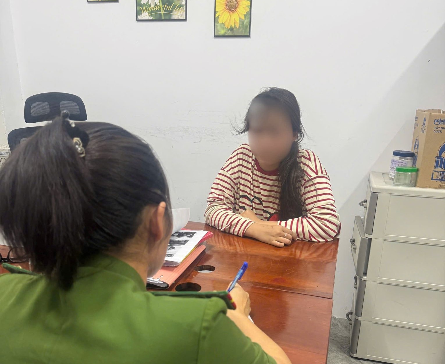 2 nhóm phụ nữ đánh nhau, nhiều người vây quanh quay clip: Hẹn nhau giải quyết mâu thuẫn - Ảnh 3.