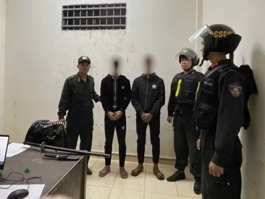 Truy quét nhóm mang hung khí đi đánh nhau ở Gia Lai, công an bắt giữ 2 người - Ảnh 2.