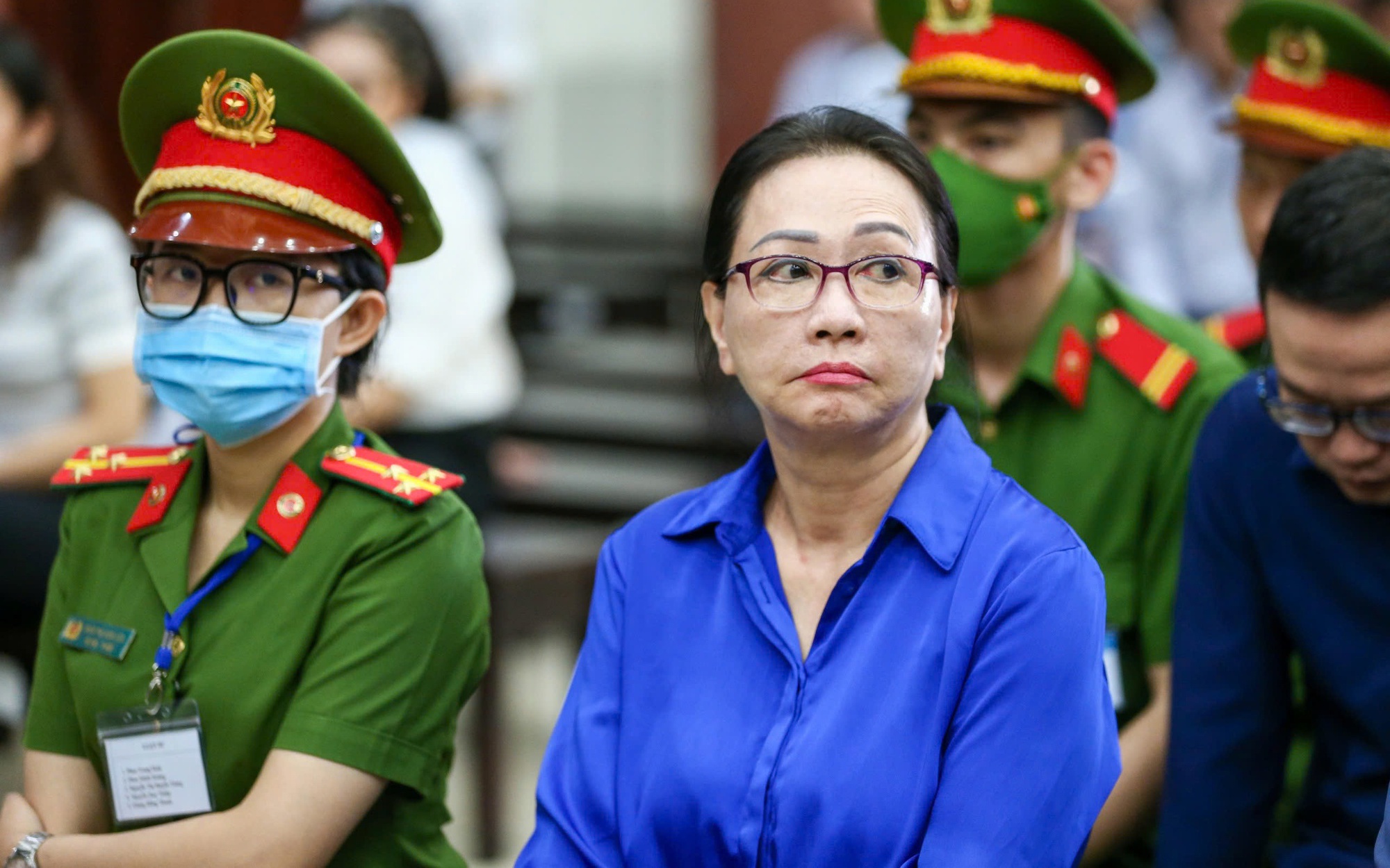 Công khai giá 2 túi Hermès "bạch tạng" của bà Trương Mỹ Lan