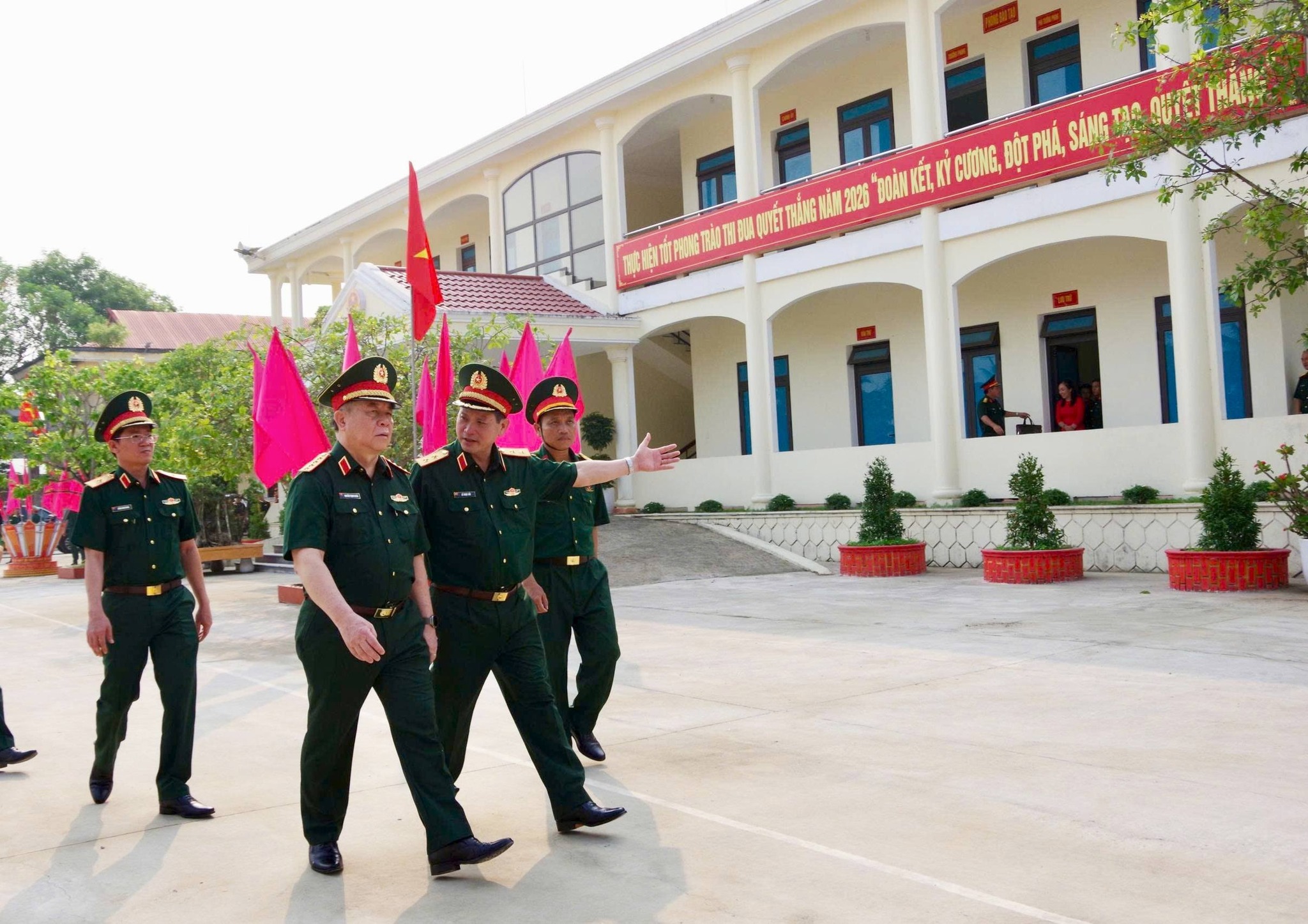 Đại tướng Nguyễn Trọng Nghĩa thăm Trường Thiếu sinh qu&acirc;n miền Trung - Ảnh 2.