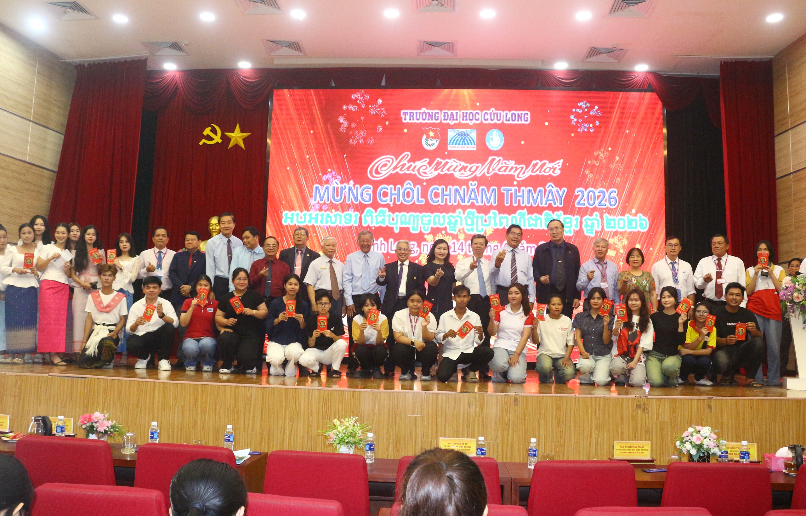 Trường Đại học Cửu Long chúc mừng Tết Chôl Chnăm Thmây và Tết Bun Pi May - Ảnh 7.