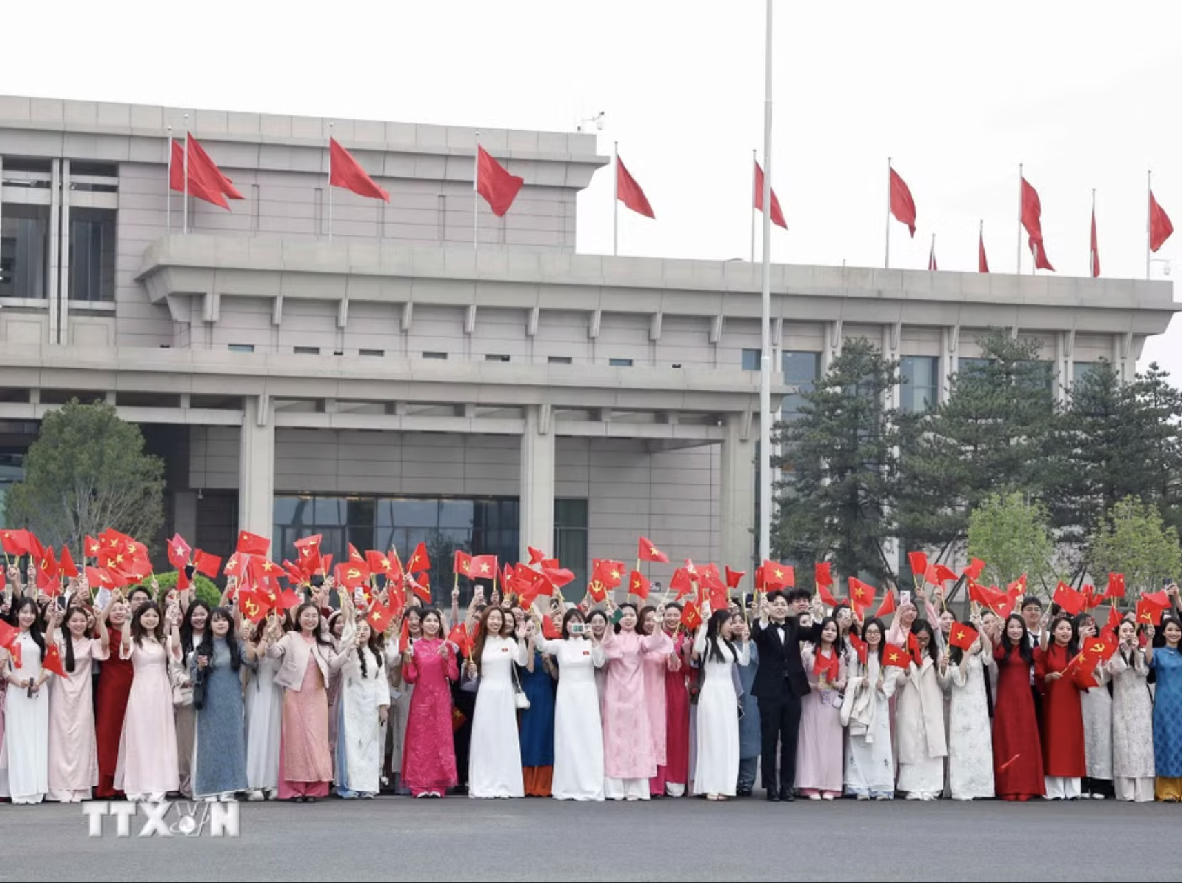 Tổng Bí thư, Chủ tịch nước Tô Lâm và Phu nhân bắt đầu thăm cấp Nhà nước đến Trung Quốc - Ảnh 4.