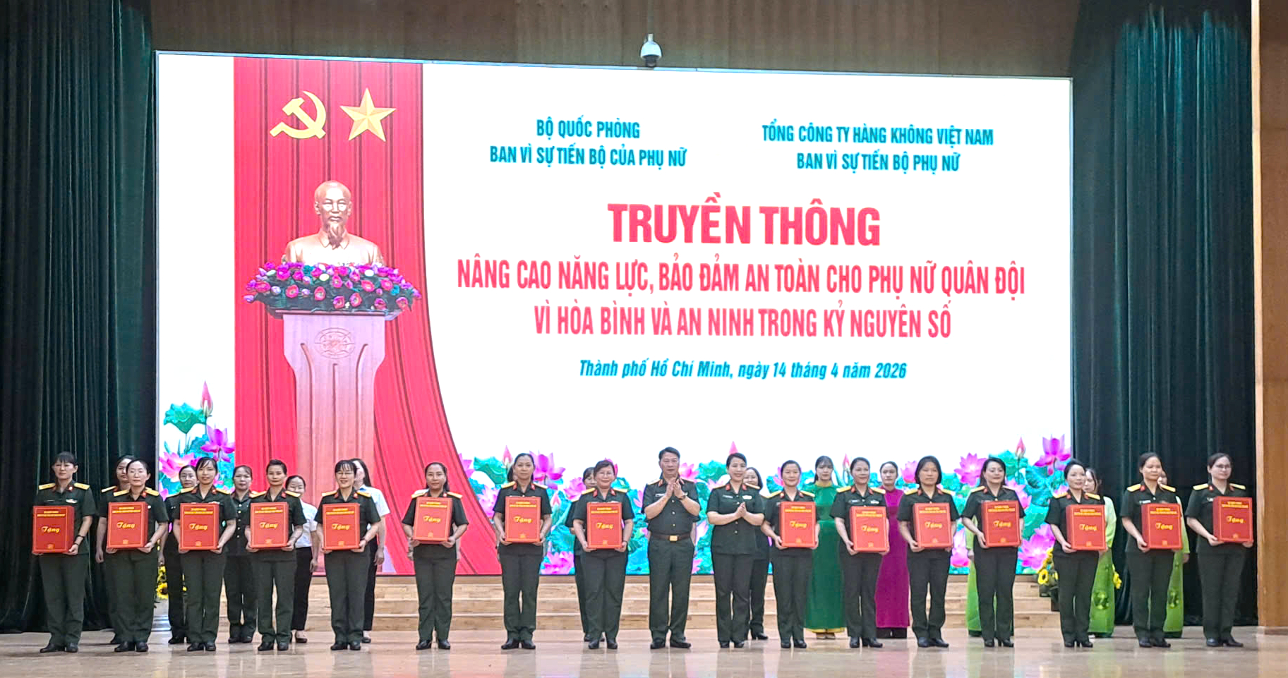N&acirc;ng cao năng lực số, bảo đảm an to&agrave;n cho phụ nữ Qu&acirc;n đội trong kỷ nguy&ecirc;n số - Ảnh 7.