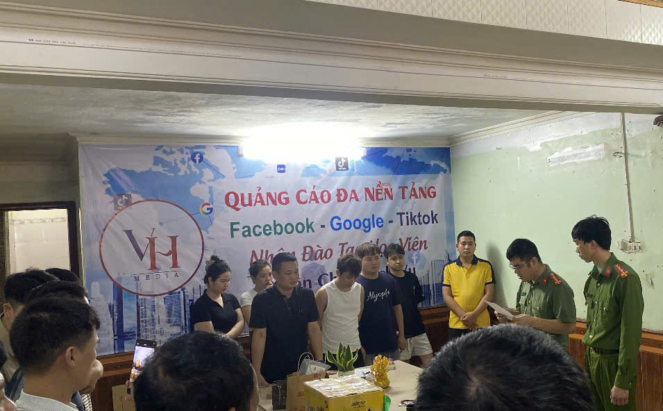 Triệt ph&aacute; ổ nh&oacute;m sản xuất thuốc giả chữa bệnh tại Hưng Y&ecirc;n năm 2026 - Ảnh 1.