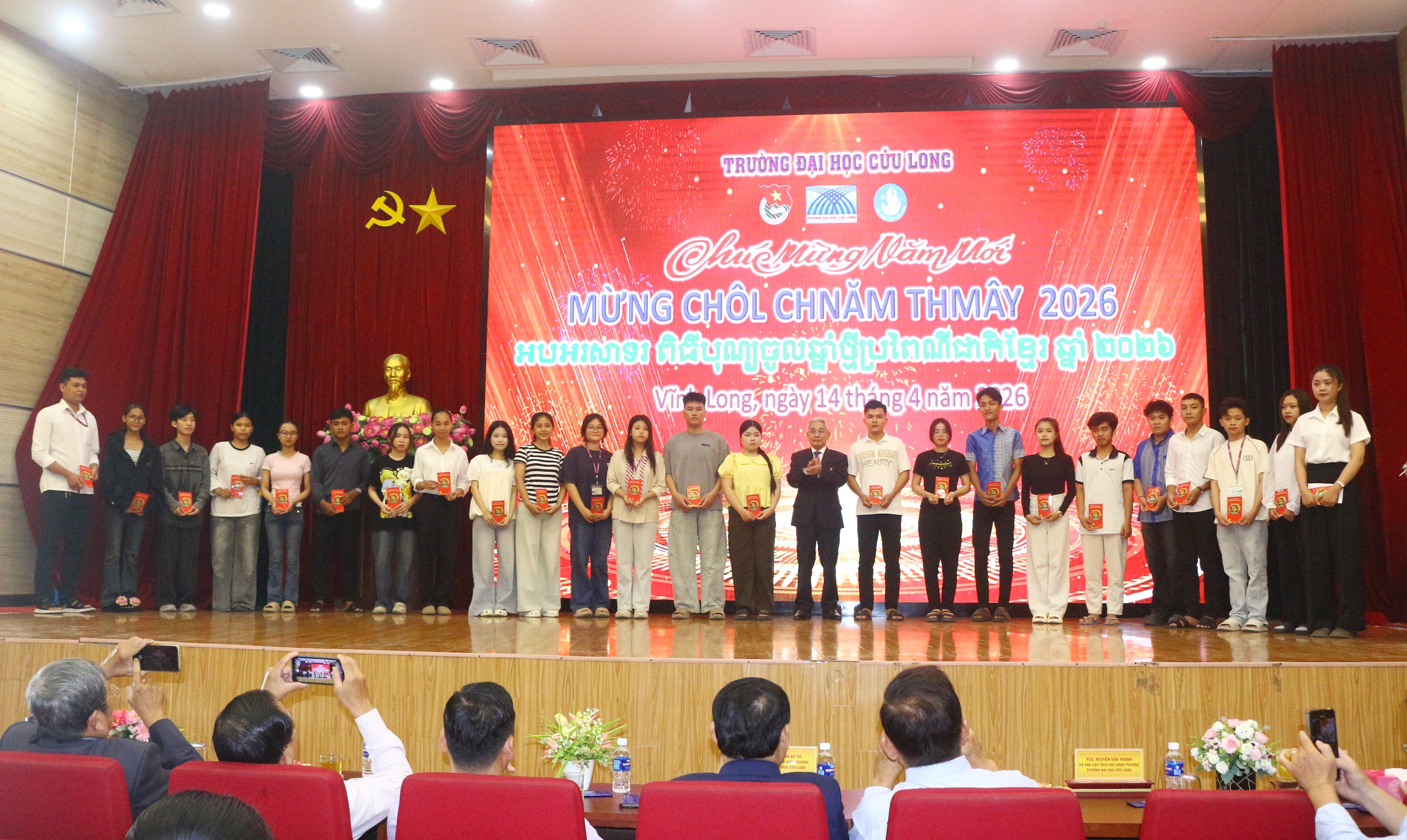 Trường Đại học Cửu Long chúc mừng Tết Chôl Chnăm Thmây và Tết Bun Pi May - Ảnh 3.