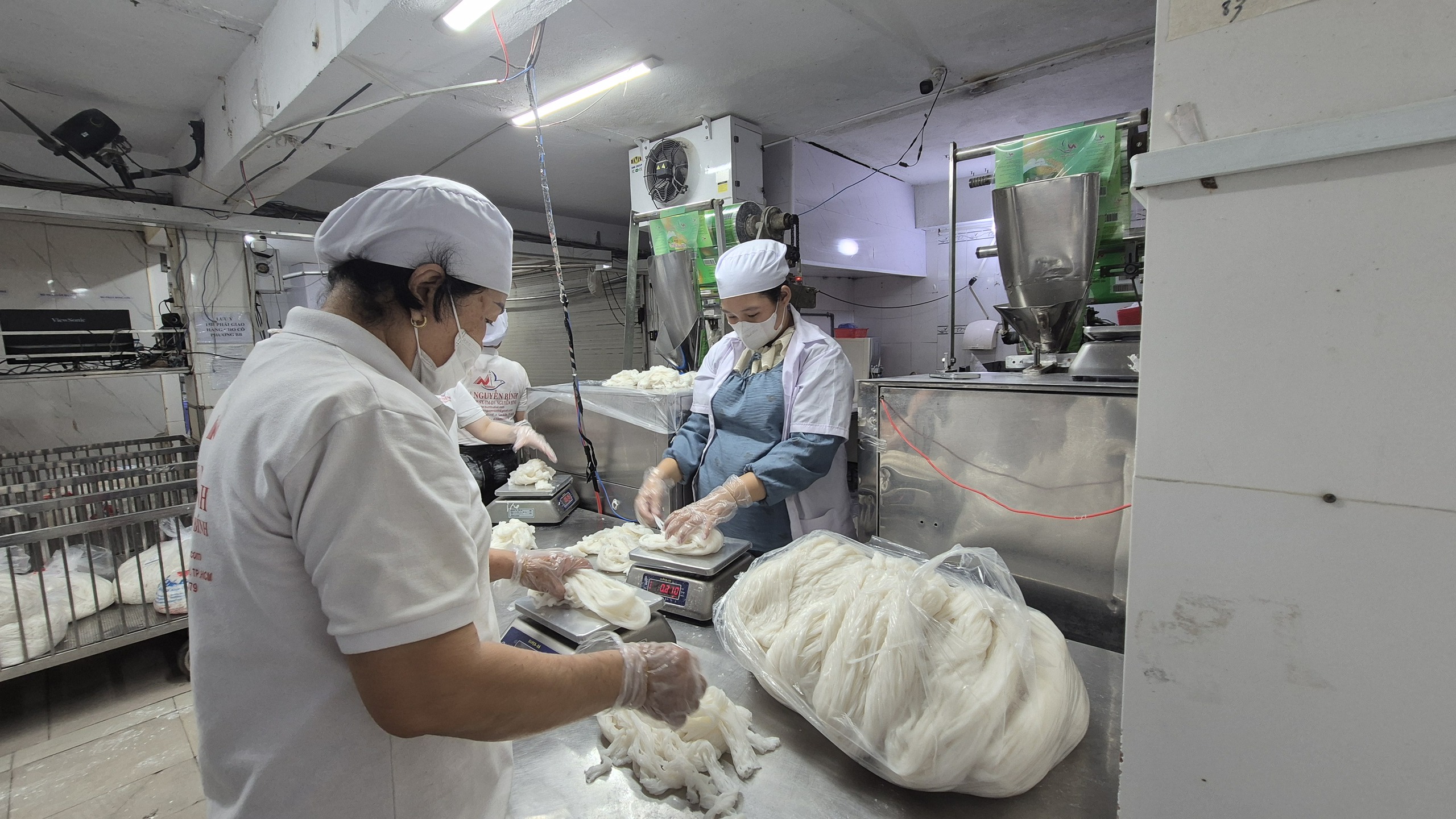 Xử phạt Bún tươi Nguyễn Bính: Tiếng nói các bên - Ảnh 1.