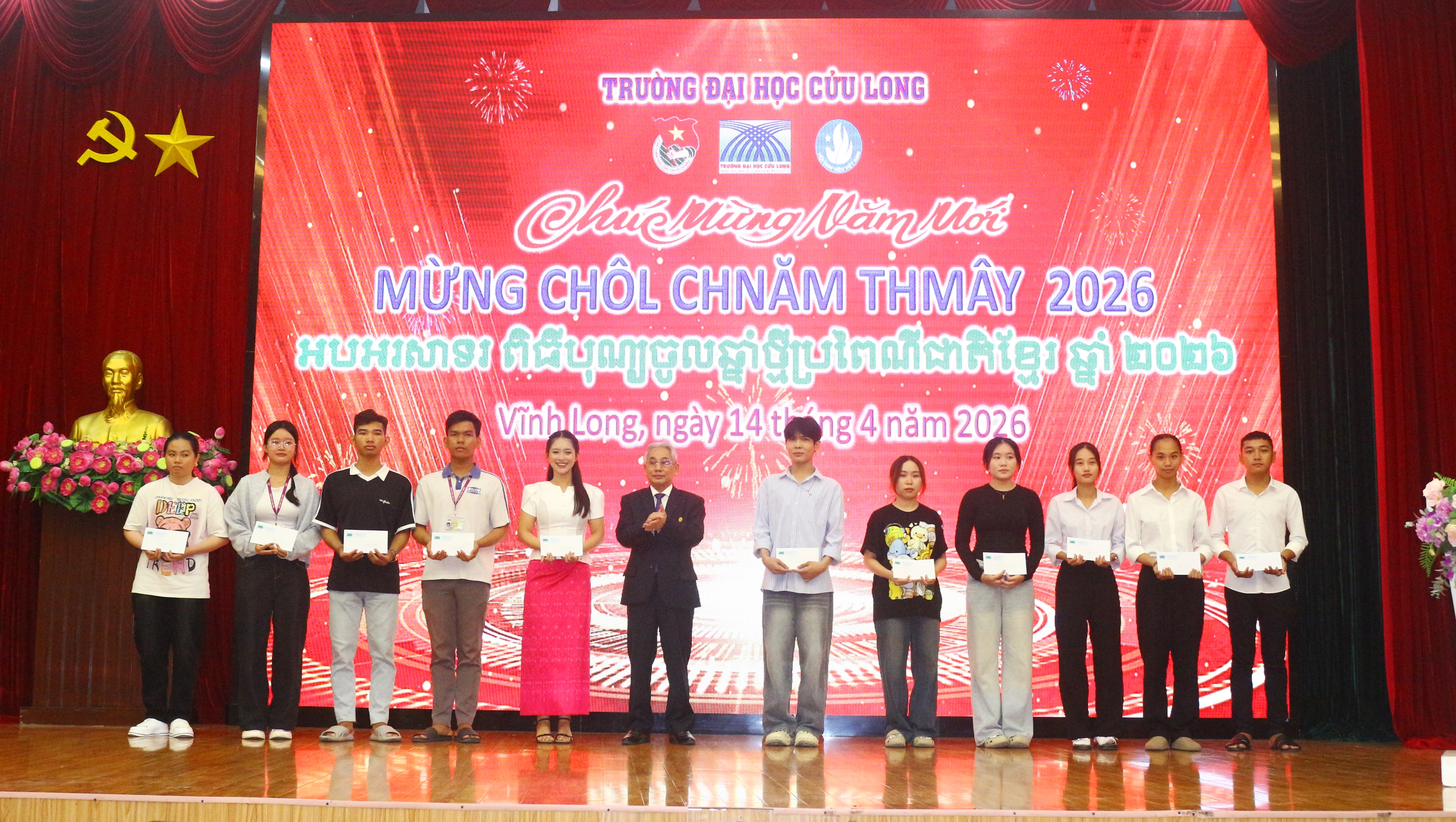 Trường Đại học Cửu Long chúc mừng Tết Chôl Chnăm Thmây và Tết Bun Pi May - Ảnh 4.