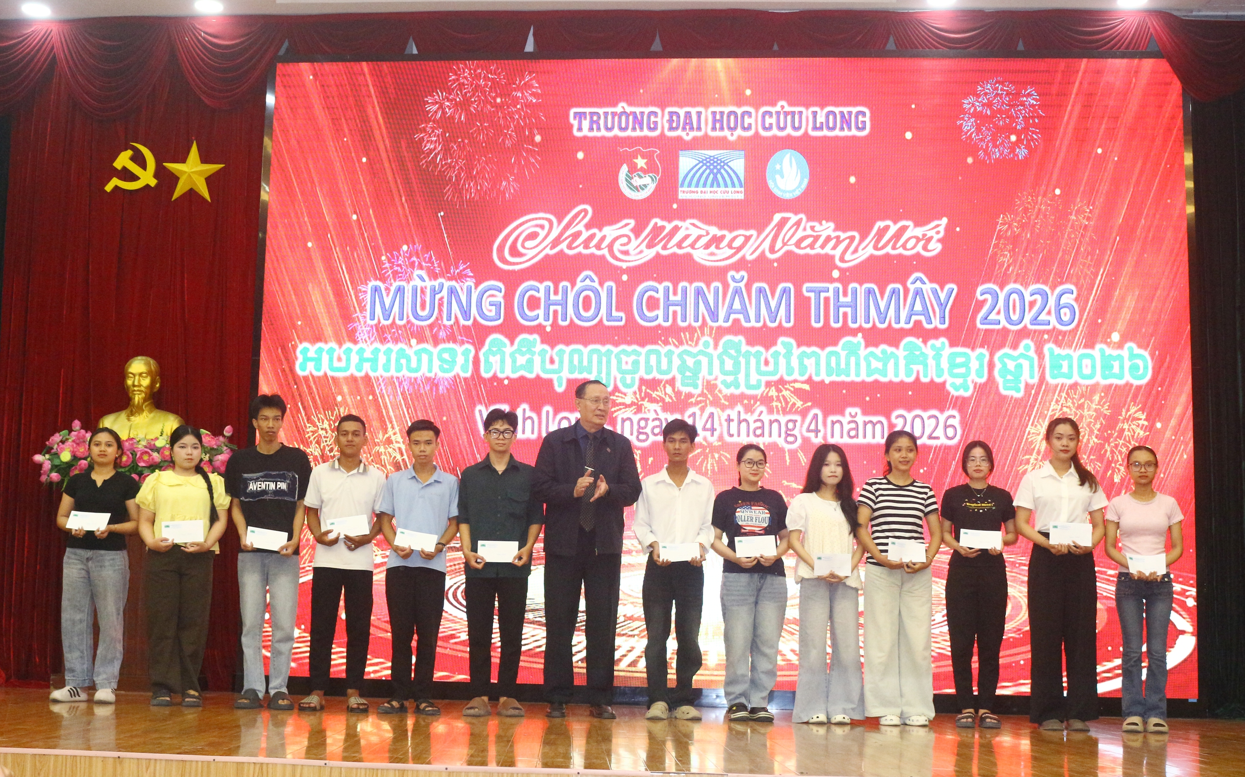 Trường Đại học Cửu Long chúc mừng Tết Chôl Chnăm Thmây và Tết Bun Pi May - Ảnh 6.
