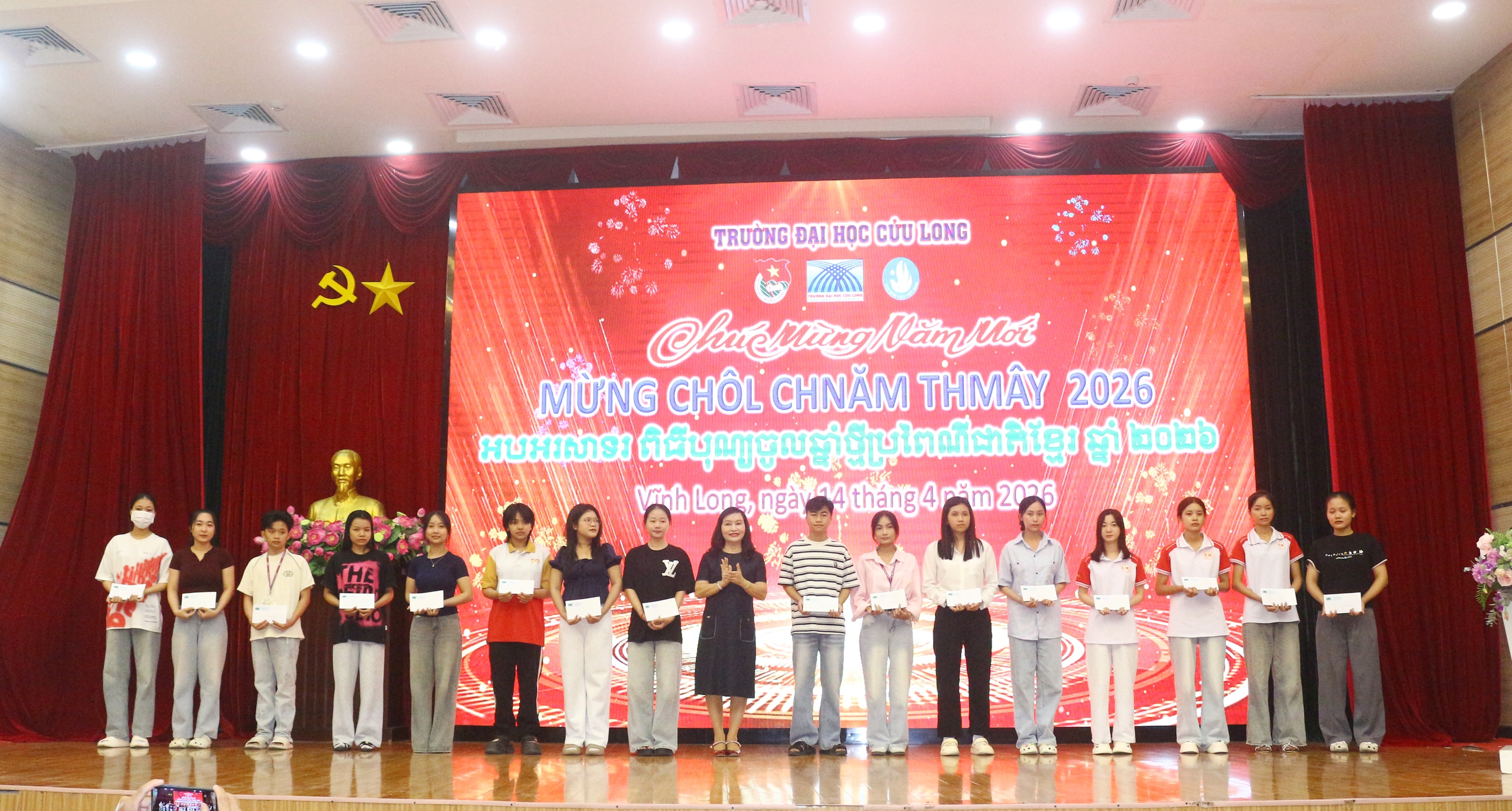 Trường Đại học Cửu Long chúc mừng Tết Chôl Chnăm Thmây và Tết Bun Pi May - Ảnh 5.