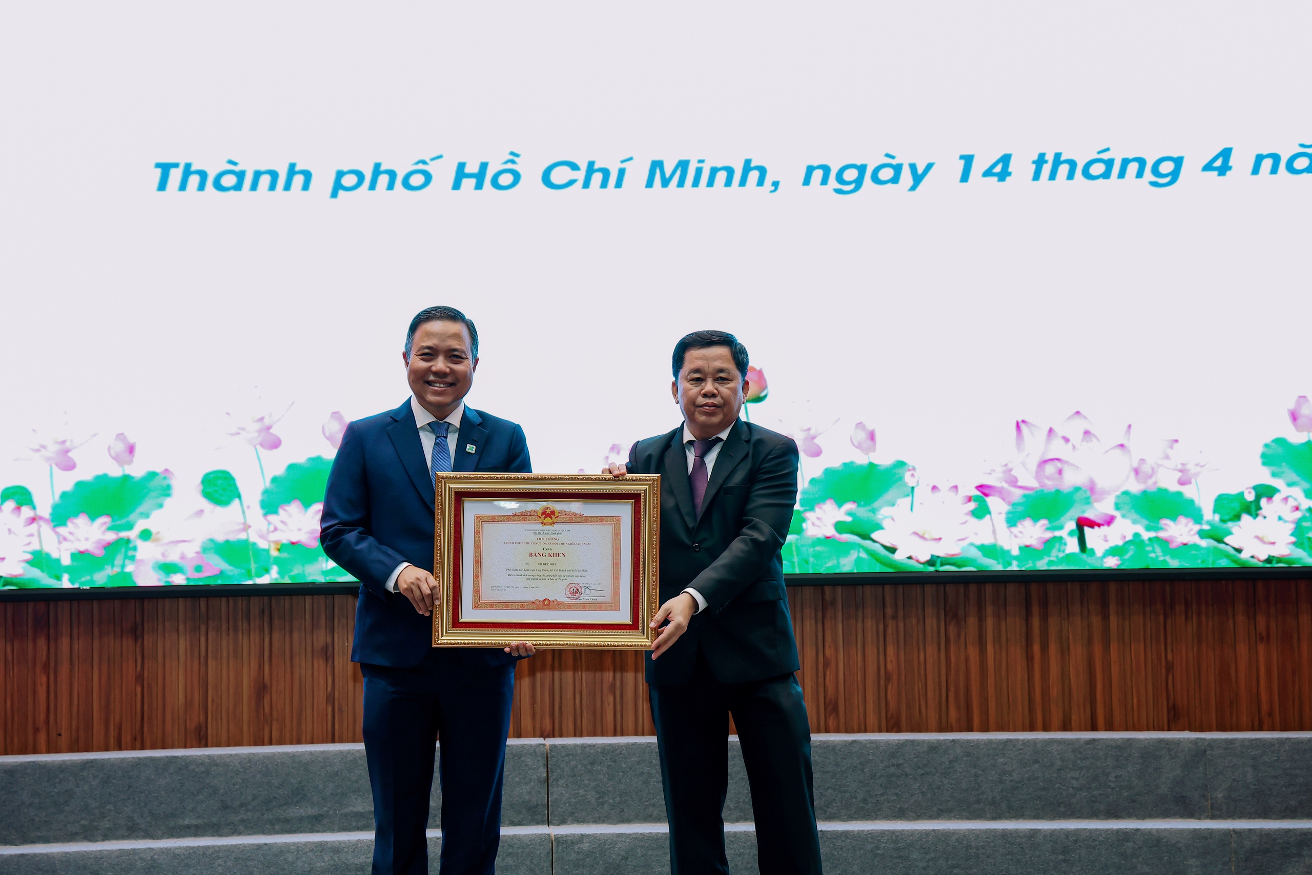 Bệnh viện Ung Bướu TPHCM đón nhận Huân chương Lao động hạng Nhất - Ảnh 6.