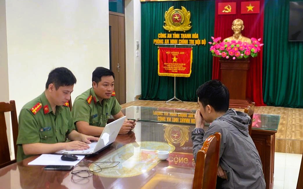 Bị cuộc gọi đòi nợ làm phiền, nam thanh niên chuyển cuộc gọi sang đường dây nóng của công an
