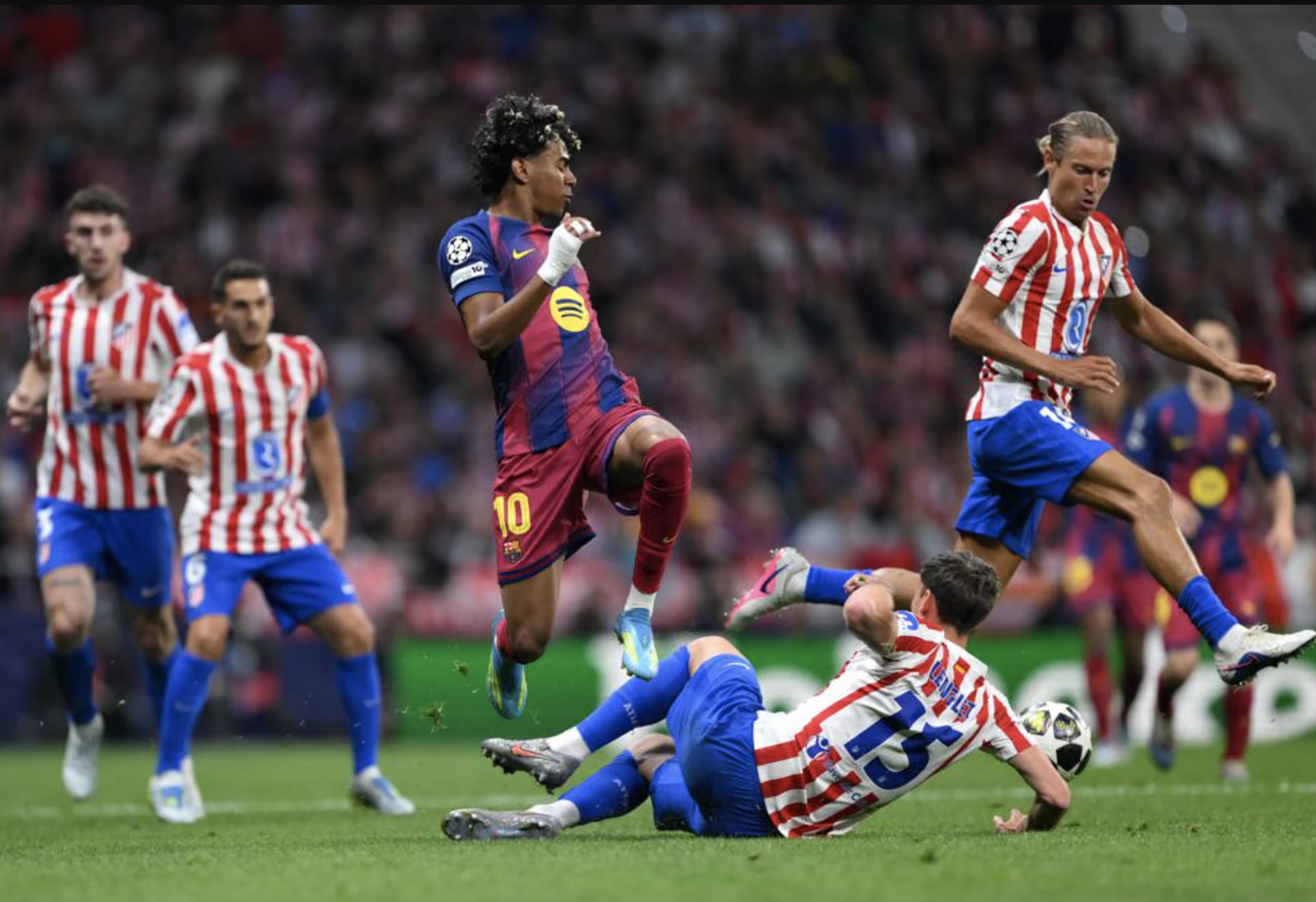 Barcelona thất trận vì non nớt - Ảnh 1.