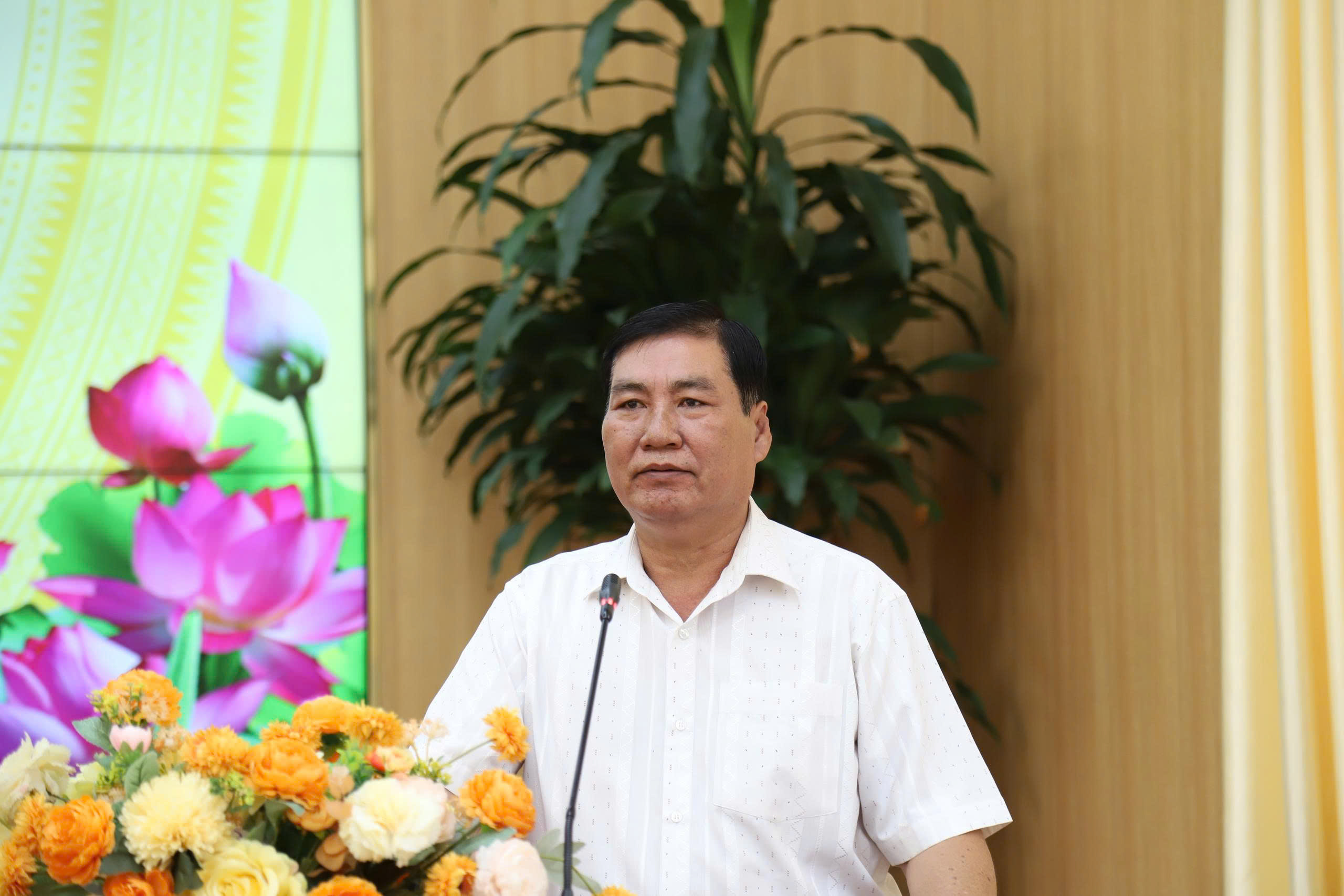 Xăng dầu tăng gi&aacute; nhưng dịch vụ kh&ocirc;ng giảm , n&ocirc;ng d&acirc;n chịu &aacute;p lực chi ph&iacute; sản xuất - Ảnh 1.