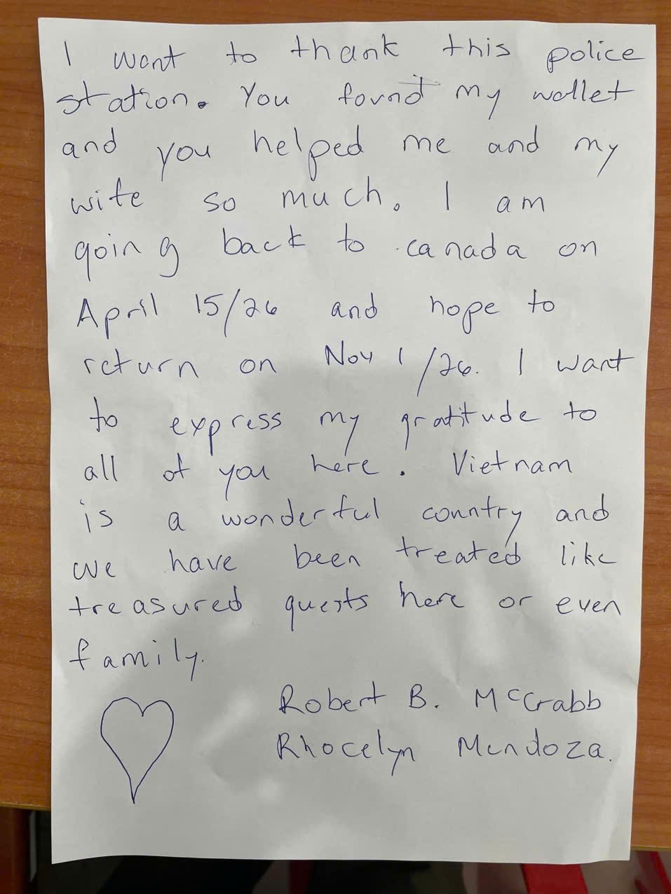 Canadian tourist returns to Vietnam to deliver a special letter to Vinh Hai - Khanh Hoa Police - Ảnh 3.