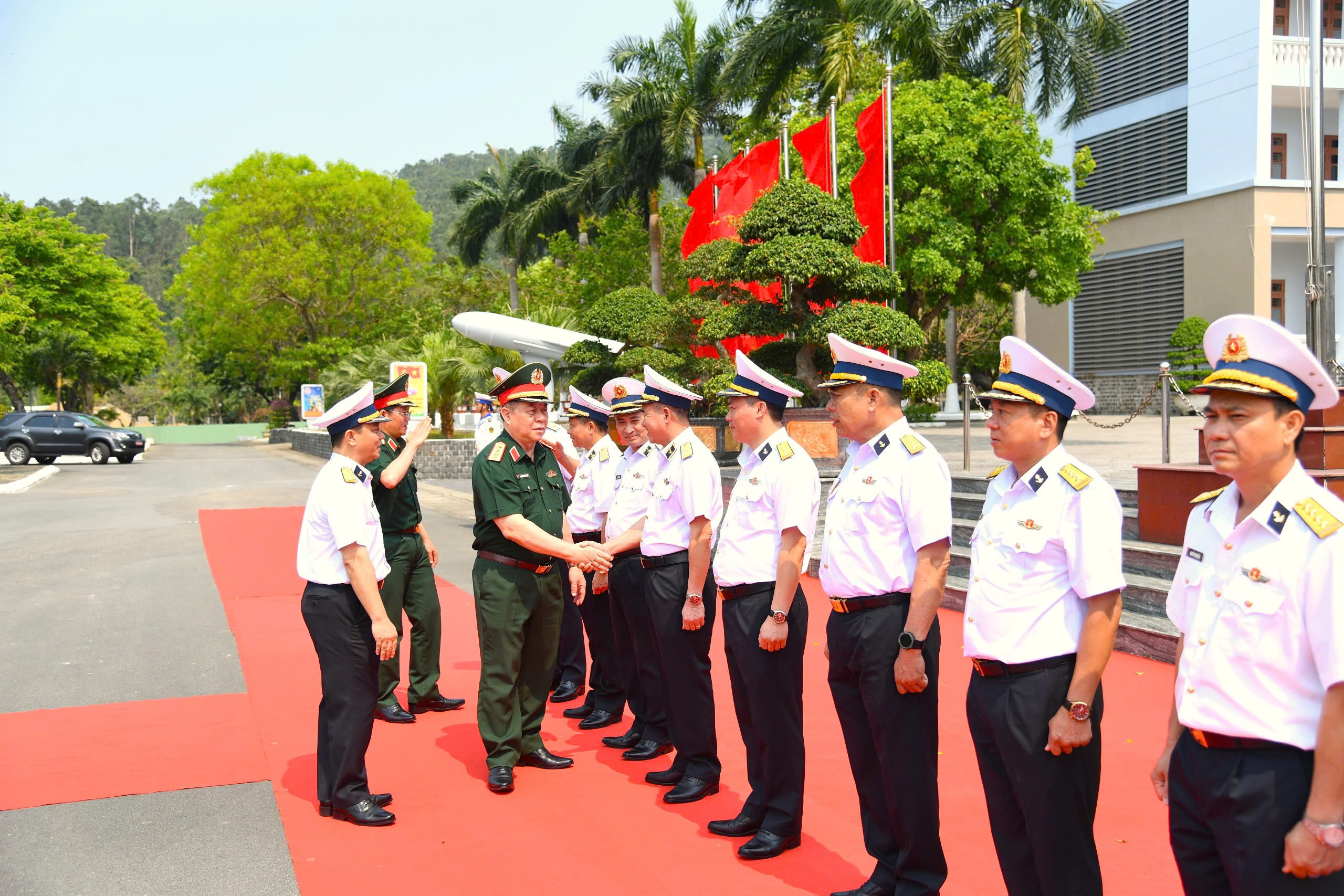 Đại tướng Nguyễn Trọng Nghĩa l&agrave;m việc với lực lượng vũ trang Đ&agrave; Nẵng năm 2026 - Ảnh 4.