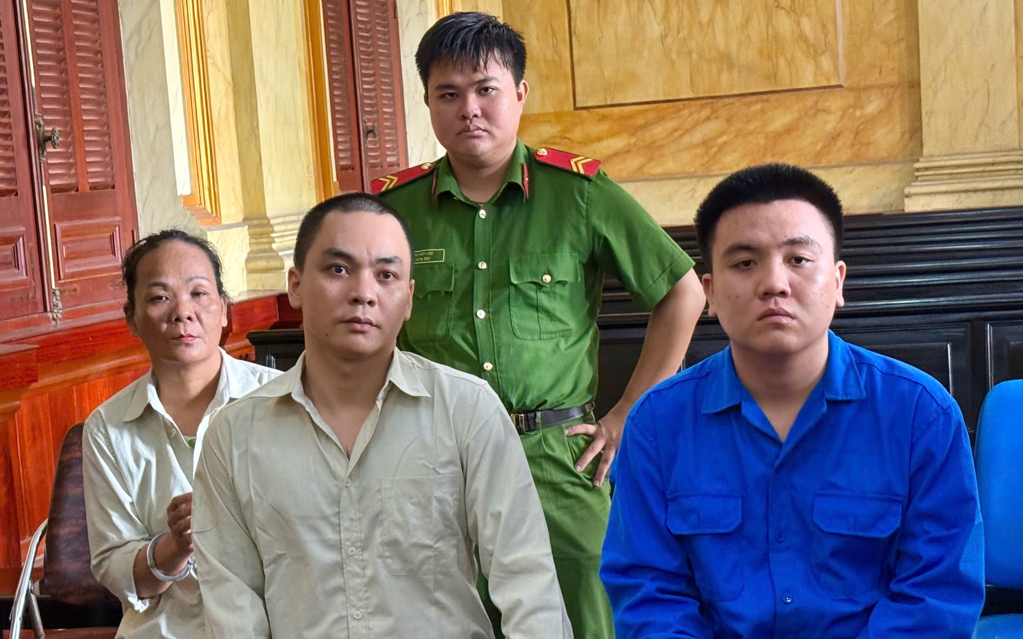 Nam thanh niên ở TPHCM lôi kéo cả mẹ và vợ vào ma túy 