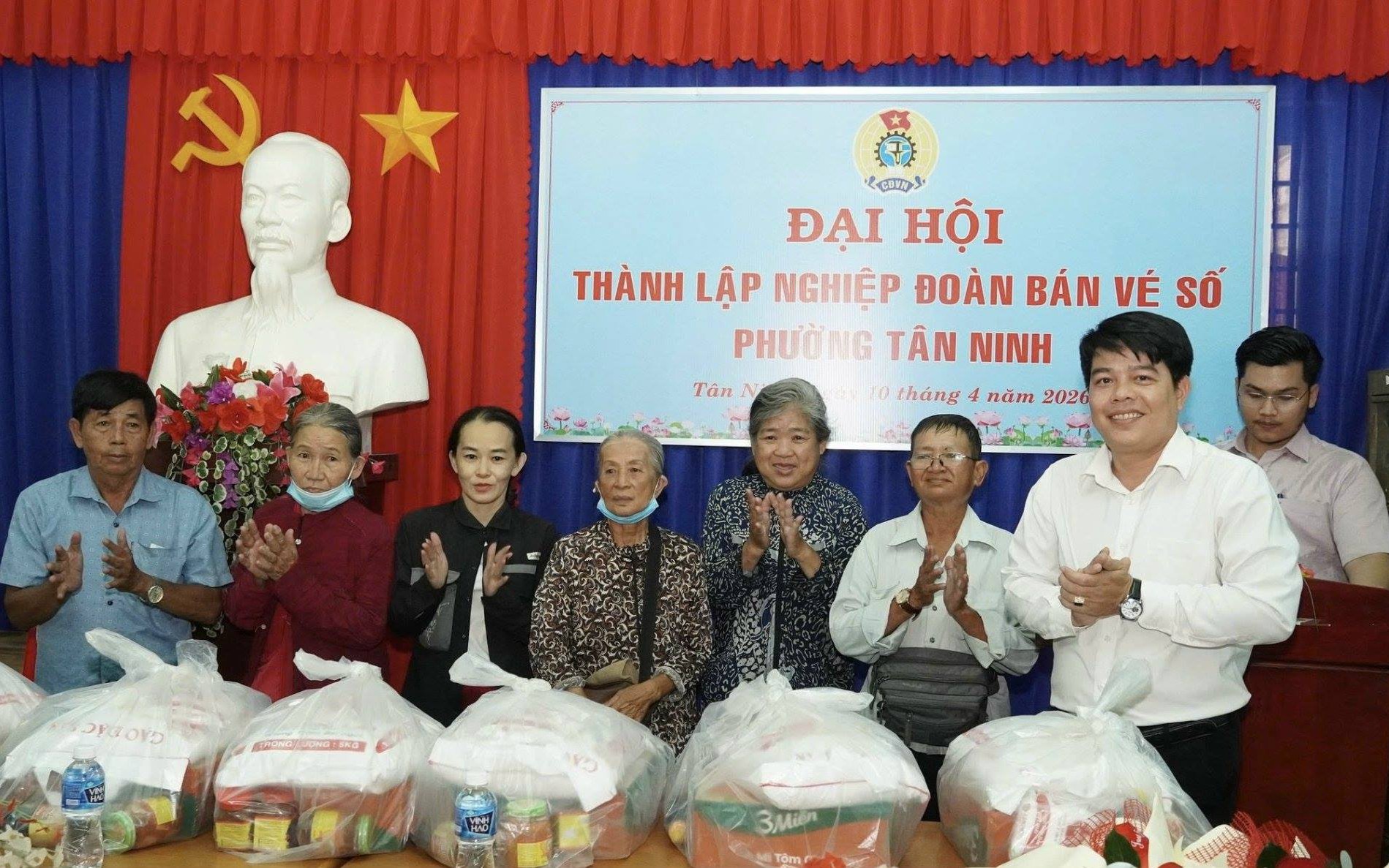 Lá chắn bảo vệ lao động yếu thế