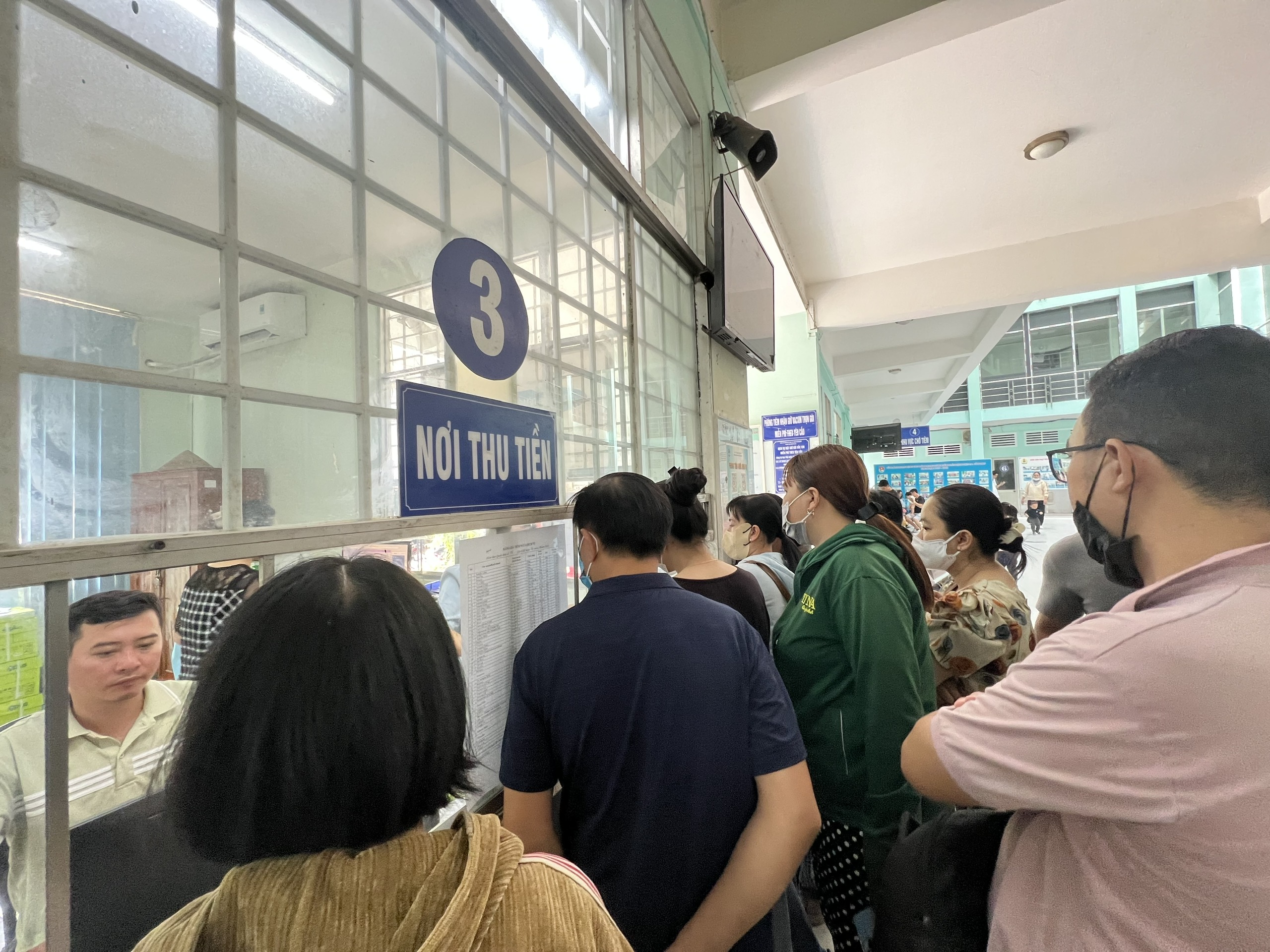 Người miền T&acirc;y &ugrave;n &ugrave;n đưa con đi ti&ecirc;m vắc-xin ph&ograve;ng vi&ecirc;m n&atilde;o m&ocirc; cầu - Ảnh 2.