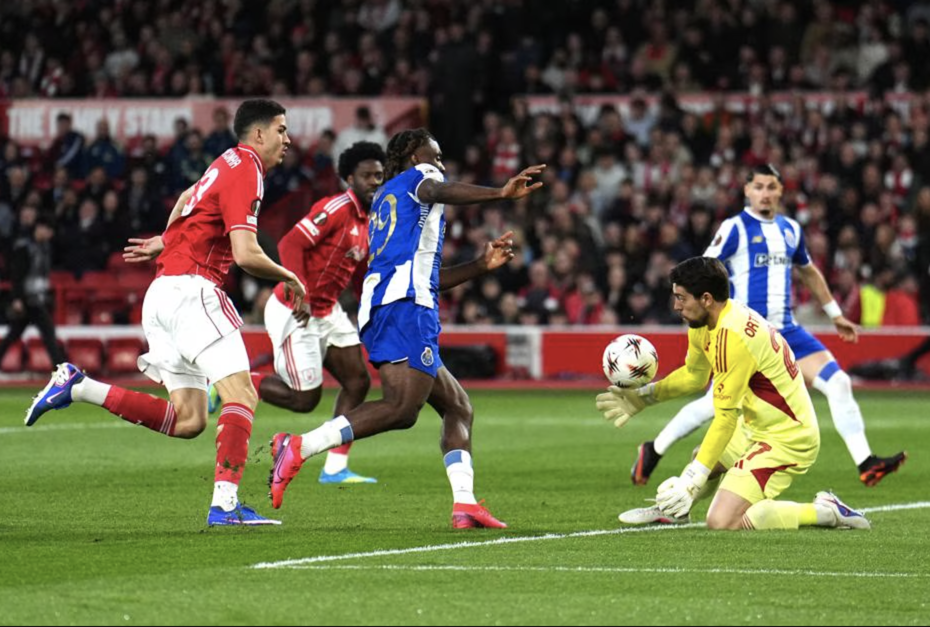 Đánh bại cựu vô địch châu Âu, Nottingham Forest vào bán kết Europa League - Ảnh 2.