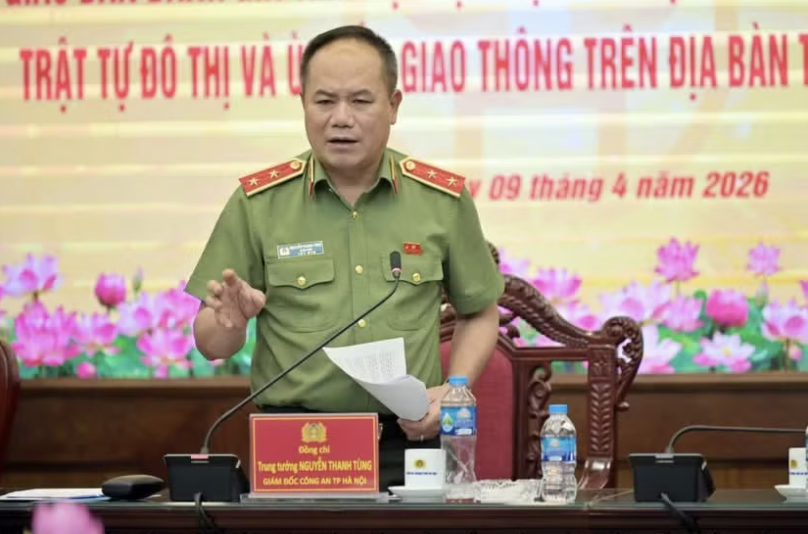 Trưởng C&ocirc;ng an v&agrave; 14 c&aacute;n bộ phường Cửa Nam kh&ocirc;ng ho&agrave;n th&agrave;nh nhiệm vụ vi phạm trật tự đ&ocirc; thị - Ảnh 1.