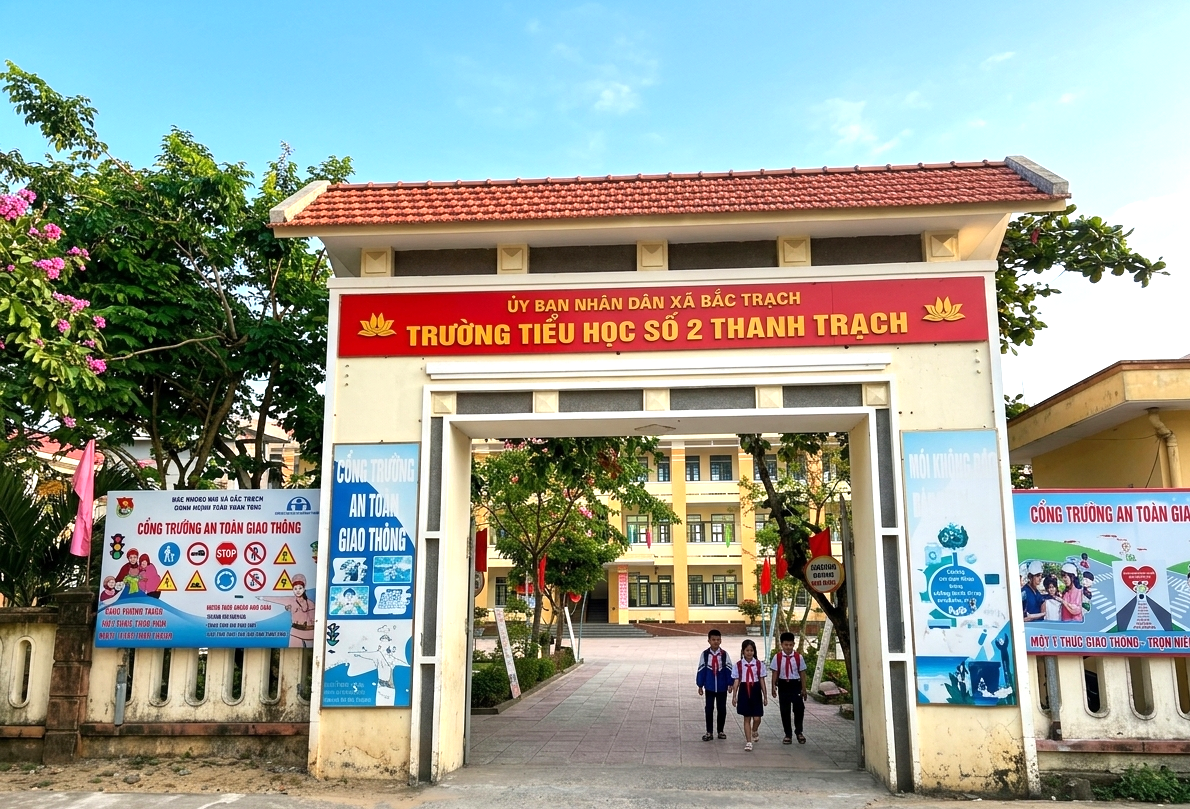 Hiệu trưởng &ldquo;giảng dạy kh&ocirc;ng lịch&rdquo; vẫn hưởng phụ cấp đều đặn 35%, chưa xử l&yacute; kỷ luật - Ảnh 1.