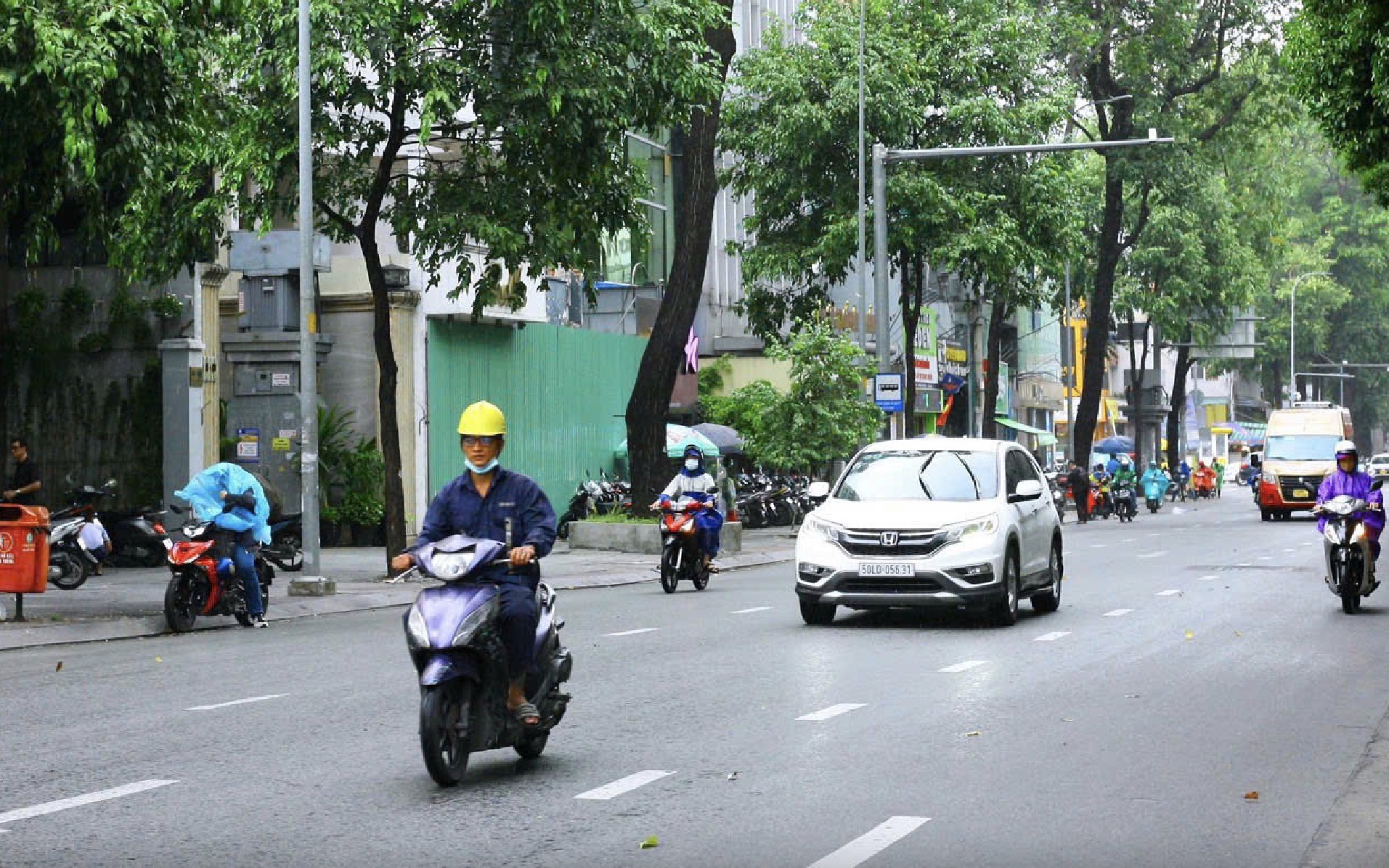 Dự báo thời tiết hôm nay, 17-4: TPHCM và Nam Bộ thu hẹp nắng nóng, có mưa