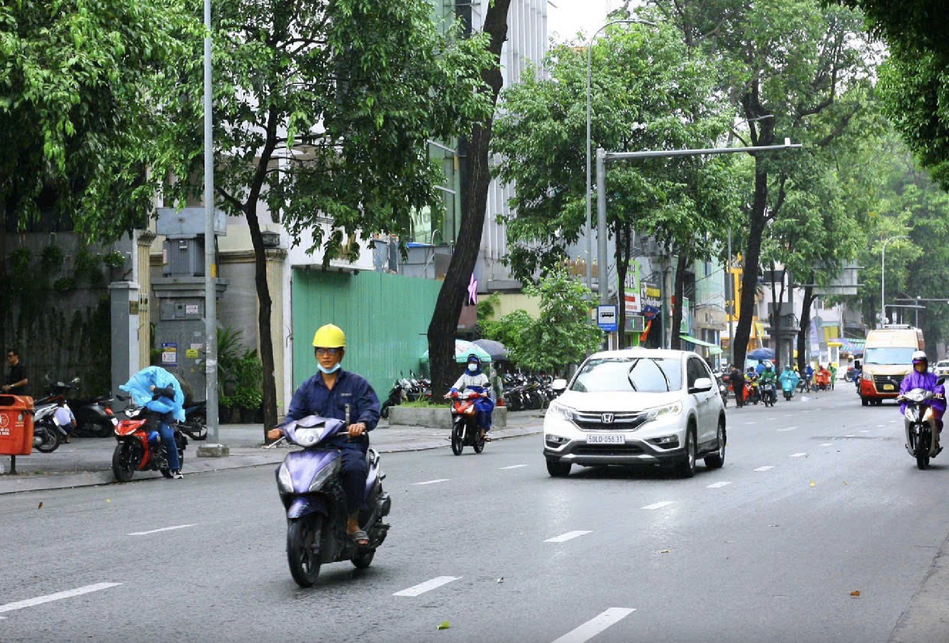 Dự b&aacute;o thời tiết h&ocirc;m nay, 17-4: TPHCM v&agrave; Nam Bộ thu hẹp nắng n&oacute;ng, c&oacute; mưa - Ảnh 1.
