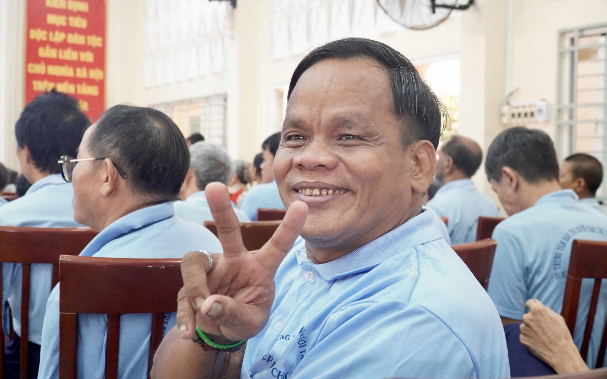 Hình ảnh đầy xúc động của người khuyết tật trong ngày đặc biệt